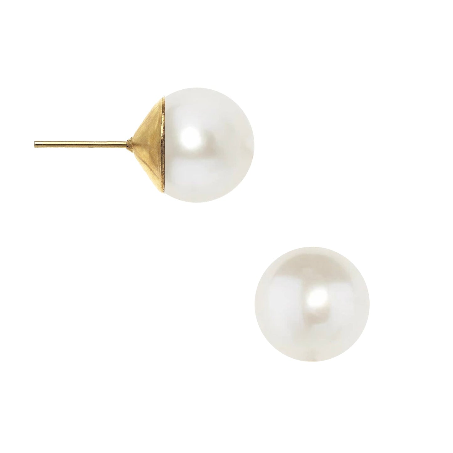 Elegant Pearl Stud Earrings in Classic Design