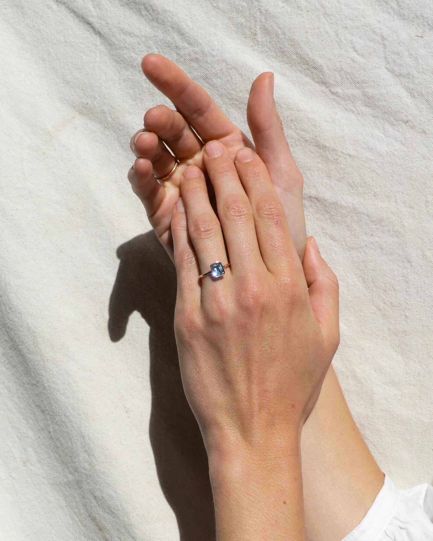 Vivid Blue Sapphire Floating Ring in 14K Gold