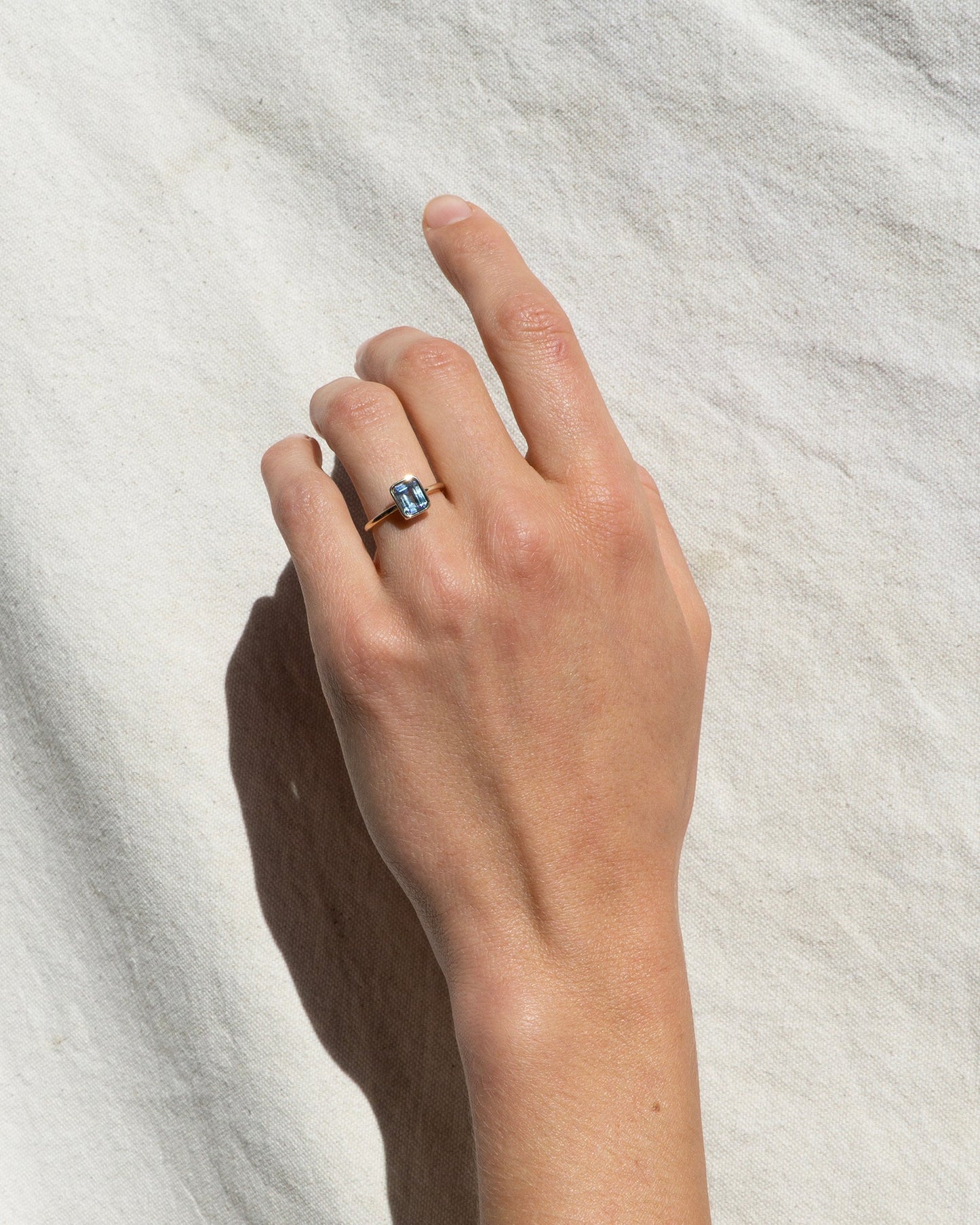 Vivid Blue Sapphire Floating Ring in 14K Gold