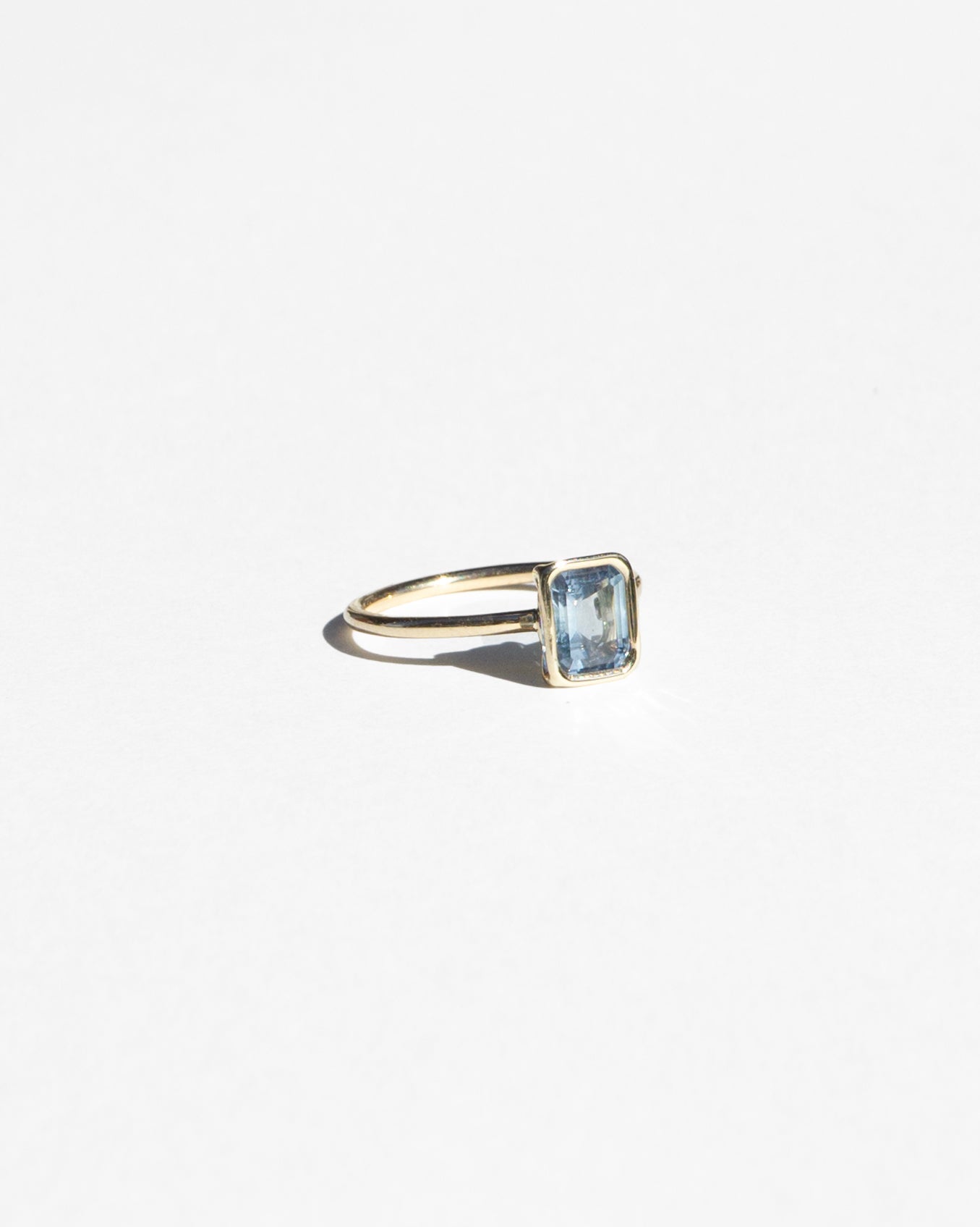 Vivid Blue Sapphire Floating Ring in 14K Gold