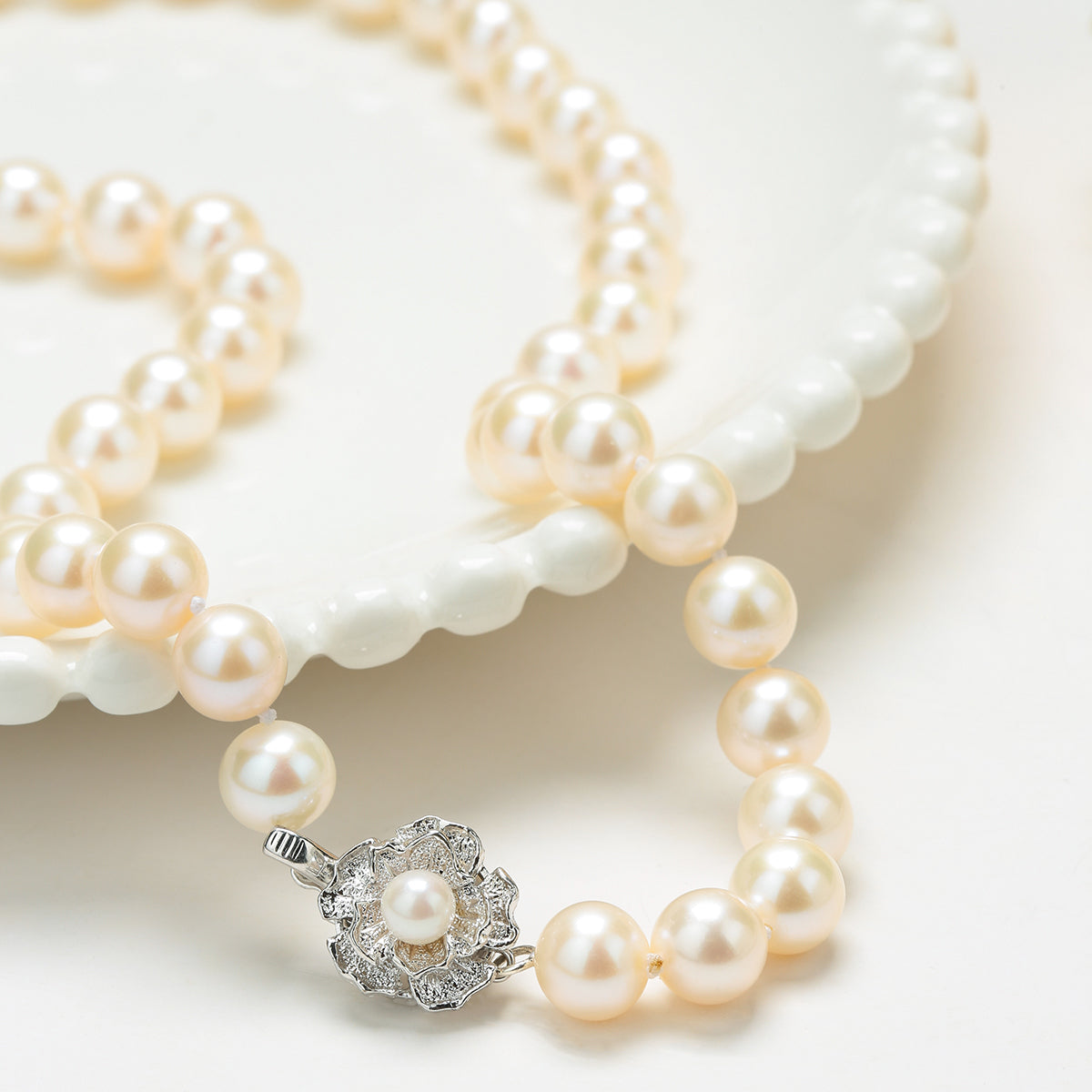 Freshwater Pearl Necklace in White Color 9-10mm