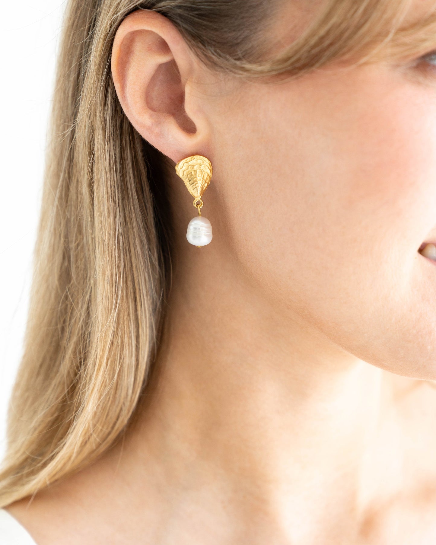 Oyster Pearl Drop Earrings in Elegant Design