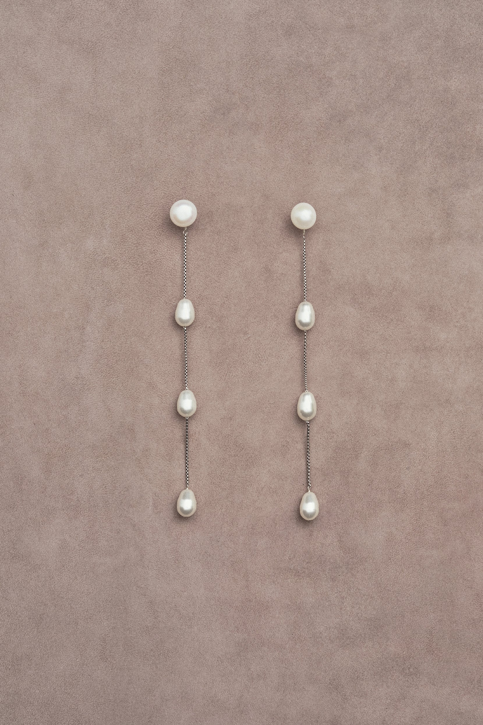 MEDIUM PEARL DROP EARRINGS