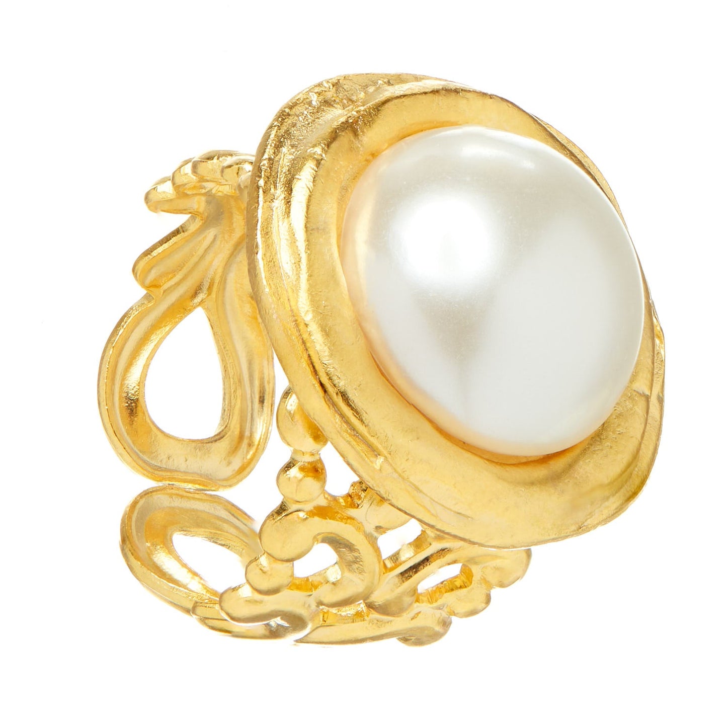 Pearl Cabochon Ring in Elegant Design