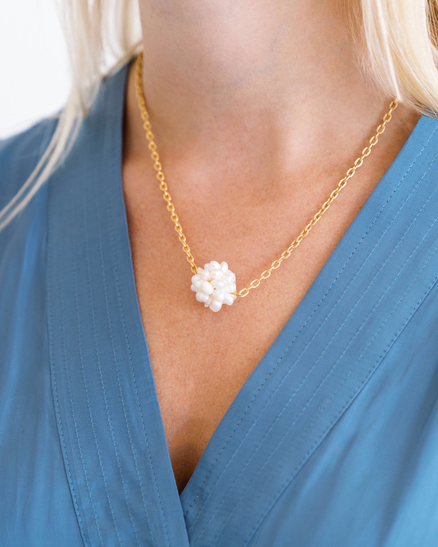 Delicate Pearl Cluster Necklace in Elegant Design