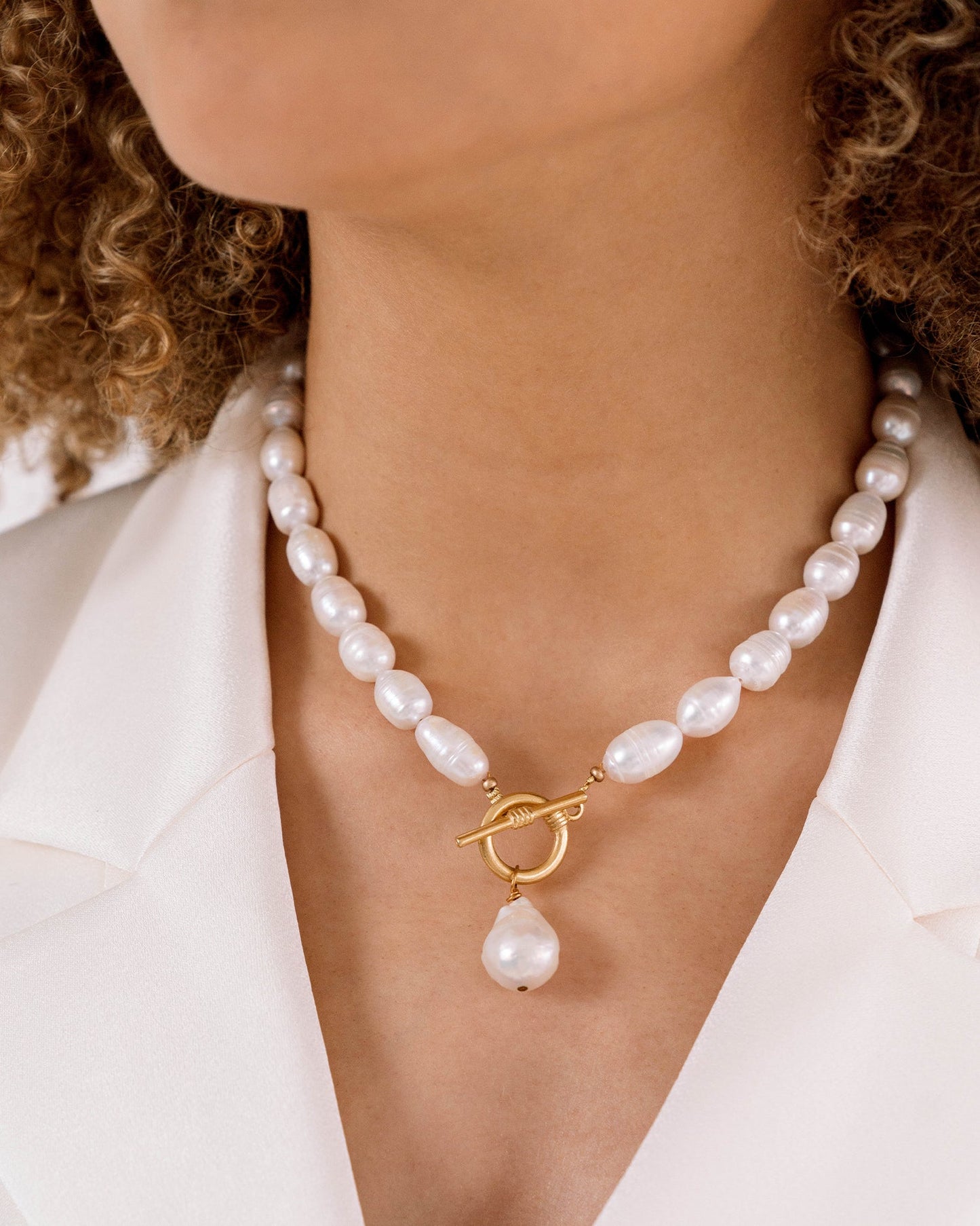 Elegant Baroque Pearl Toggle Necklace Design