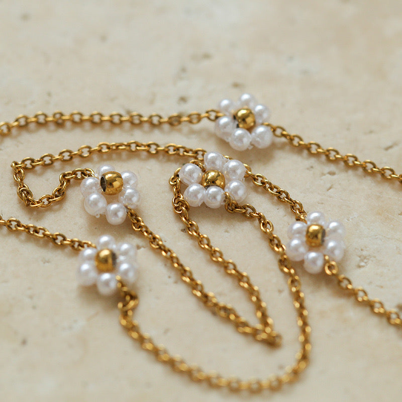 Daisy Delight Pearl Necklace