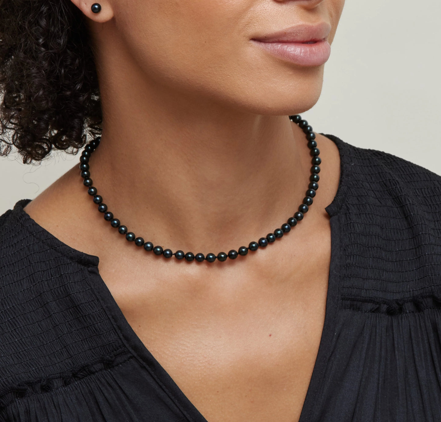 Black Akoya Pearl Necklace in AA Quality