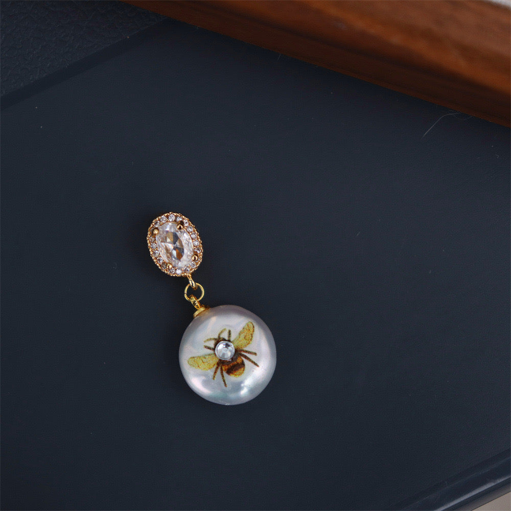 Hand-Painted Bee and Flower Pearl Clip Pendant