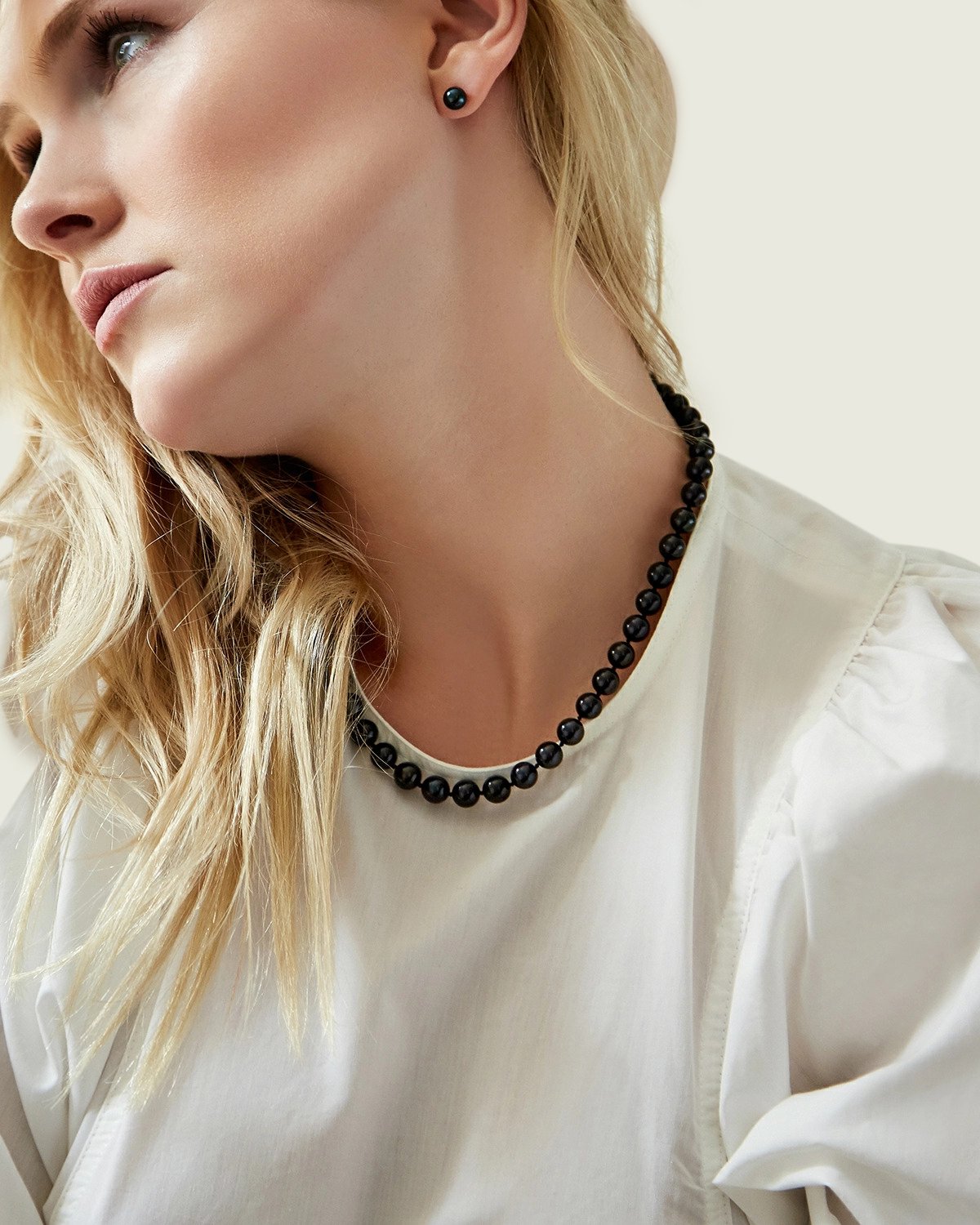 Black Akoya Pearl Necklace in AA+ Quality 4