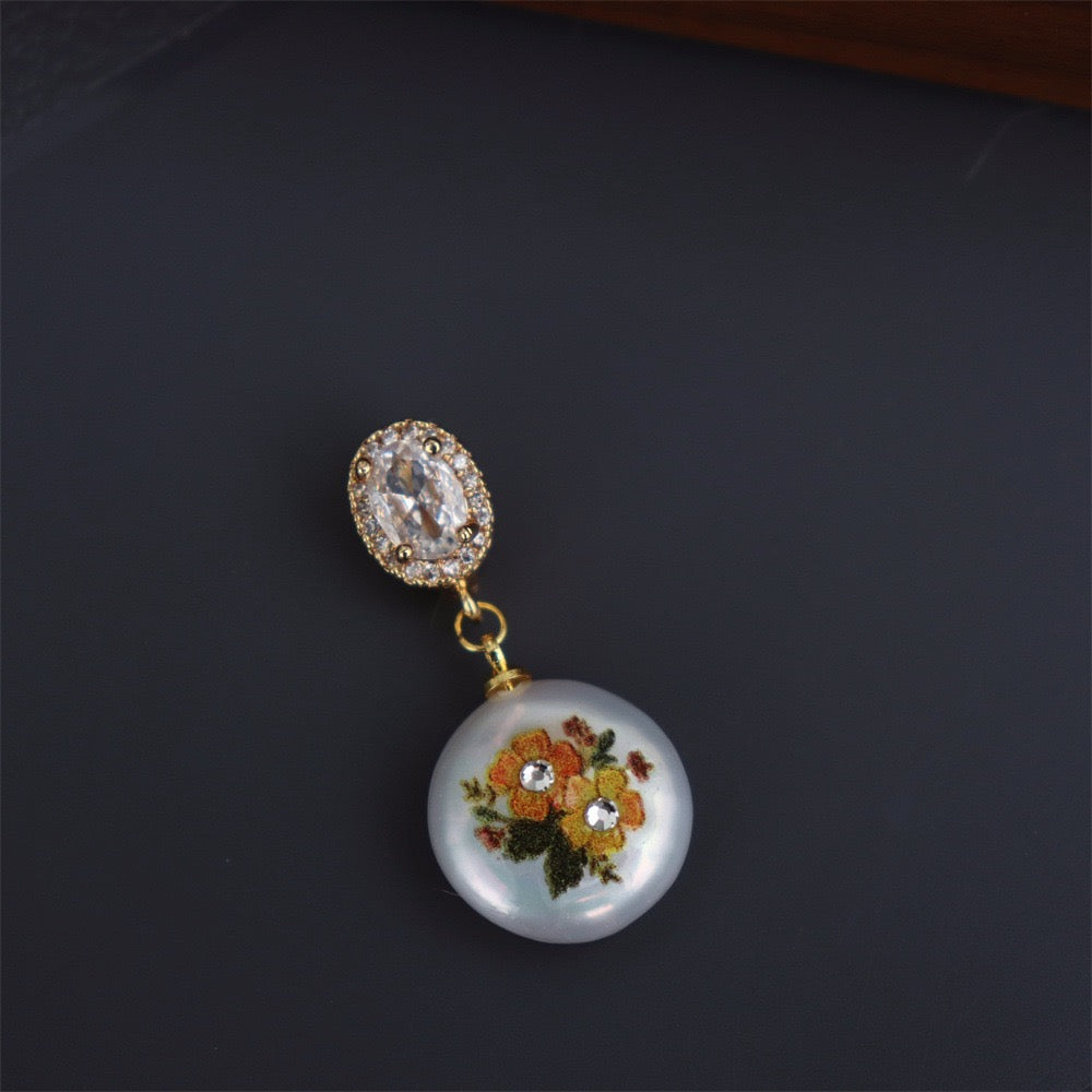 Hand-Painted Bee and Flower Pearl Clip Pendant