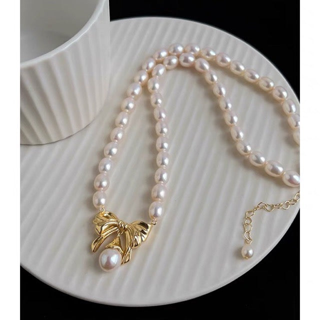 Freshwater Pearl Necklace with Princess Bow Design