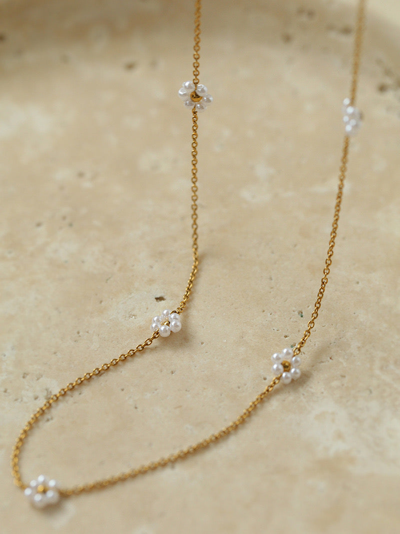 Daisy Delight Pearl Necklace