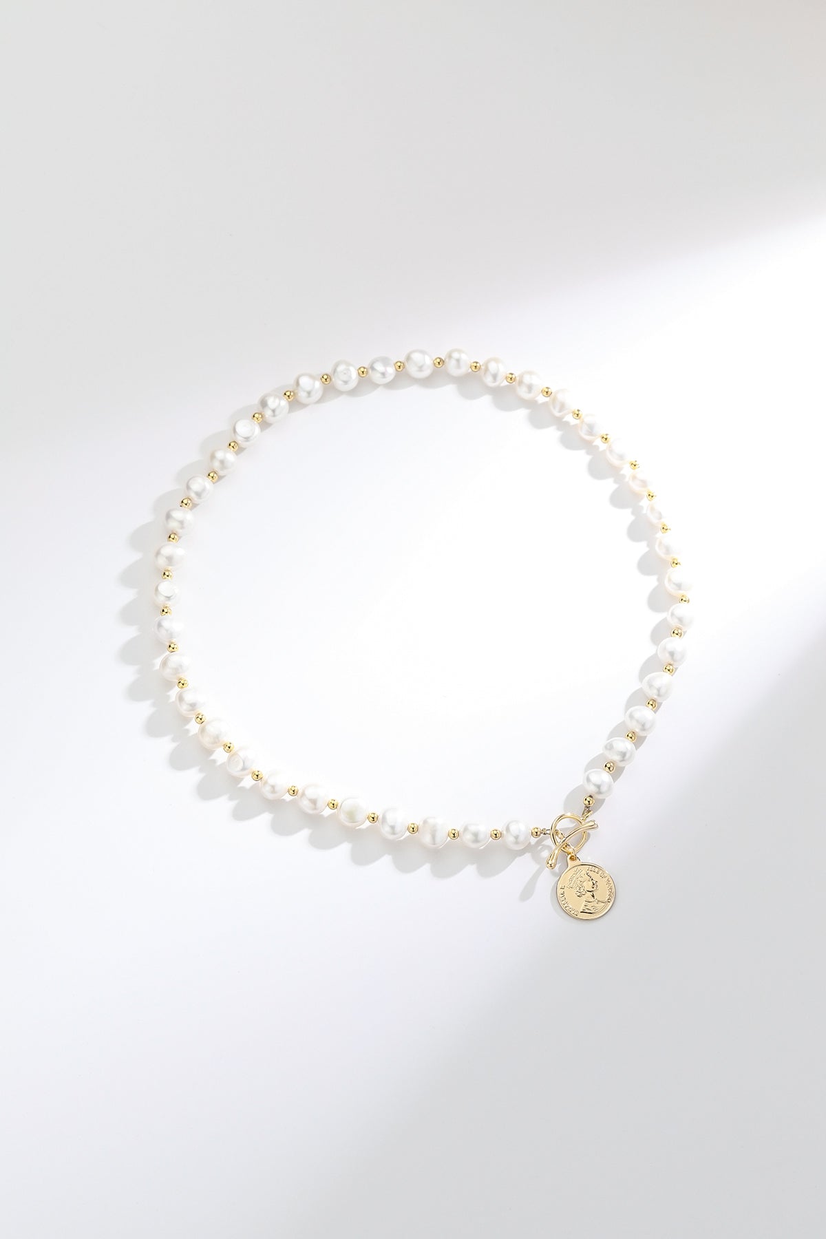 Coin Pendant Pearl Necklace for Elegant Style