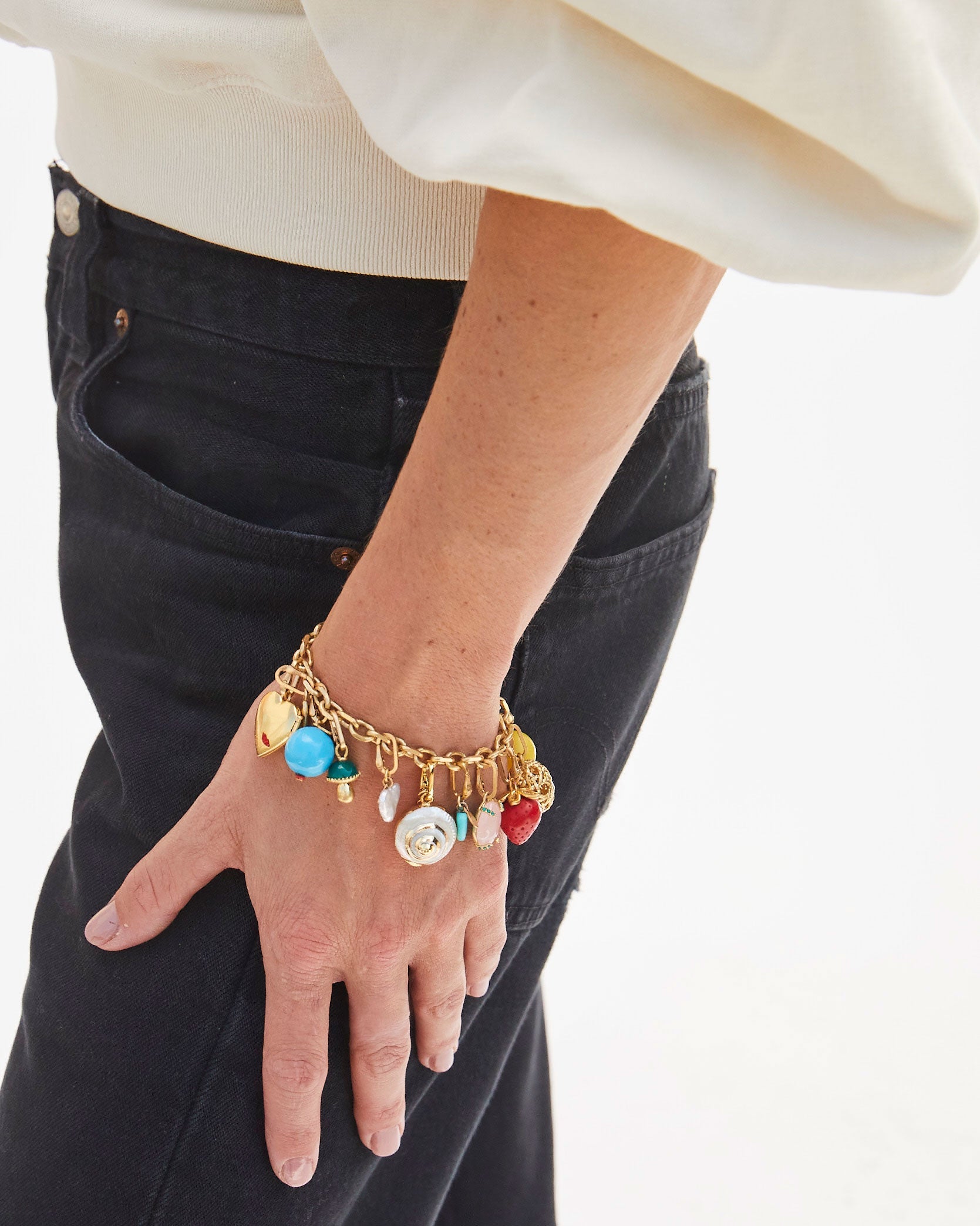 Charm-Chain-Bracelet---JW-BR-BU-100017-VGOLD---merch_3_47992626-6c8c-4ae2-8e5c-210b80c34af1.jpg