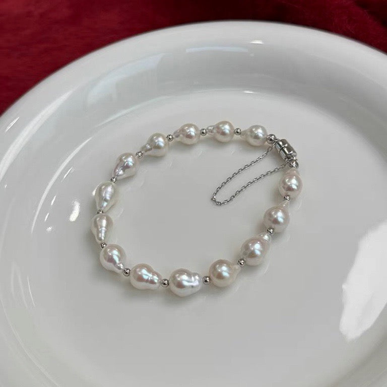 Elegant White Baroque Pearl Bracelet Design