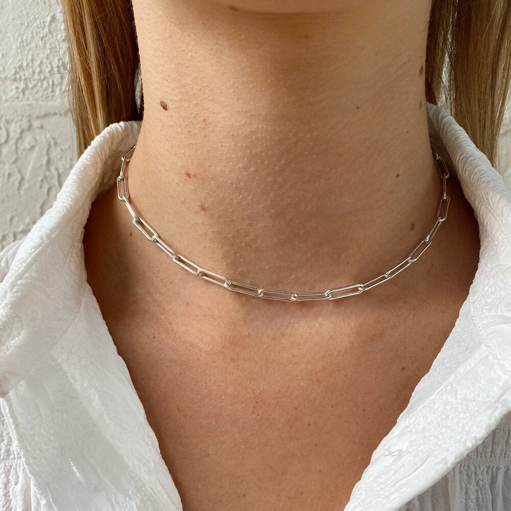 Chunky Paperclip Choker Necklace in Stylish Design