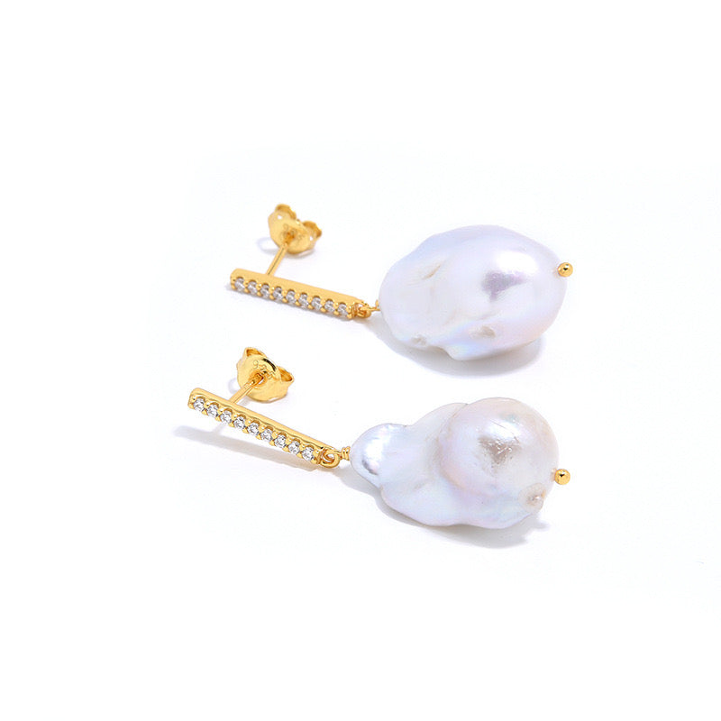 Chic Baroque Pearl and Zirconia Earrings