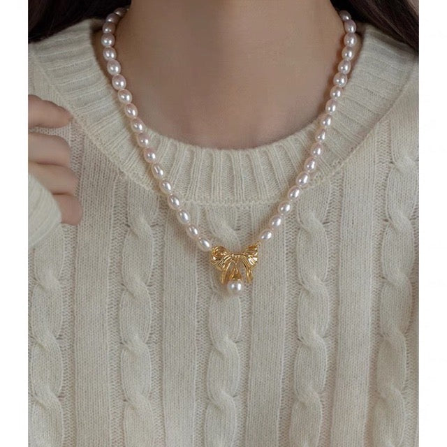 Freshwater Pearl Necklace with Princess Bow Design