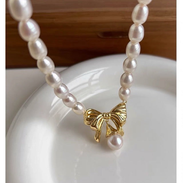 Freshwater Pearl Necklace with Princess Bow Design