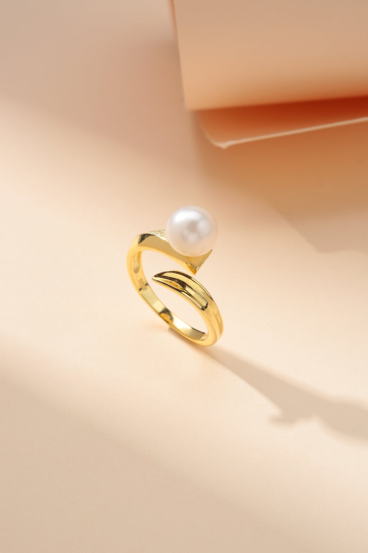 Freshwater Pearl Ariadne Style Ring in Silver