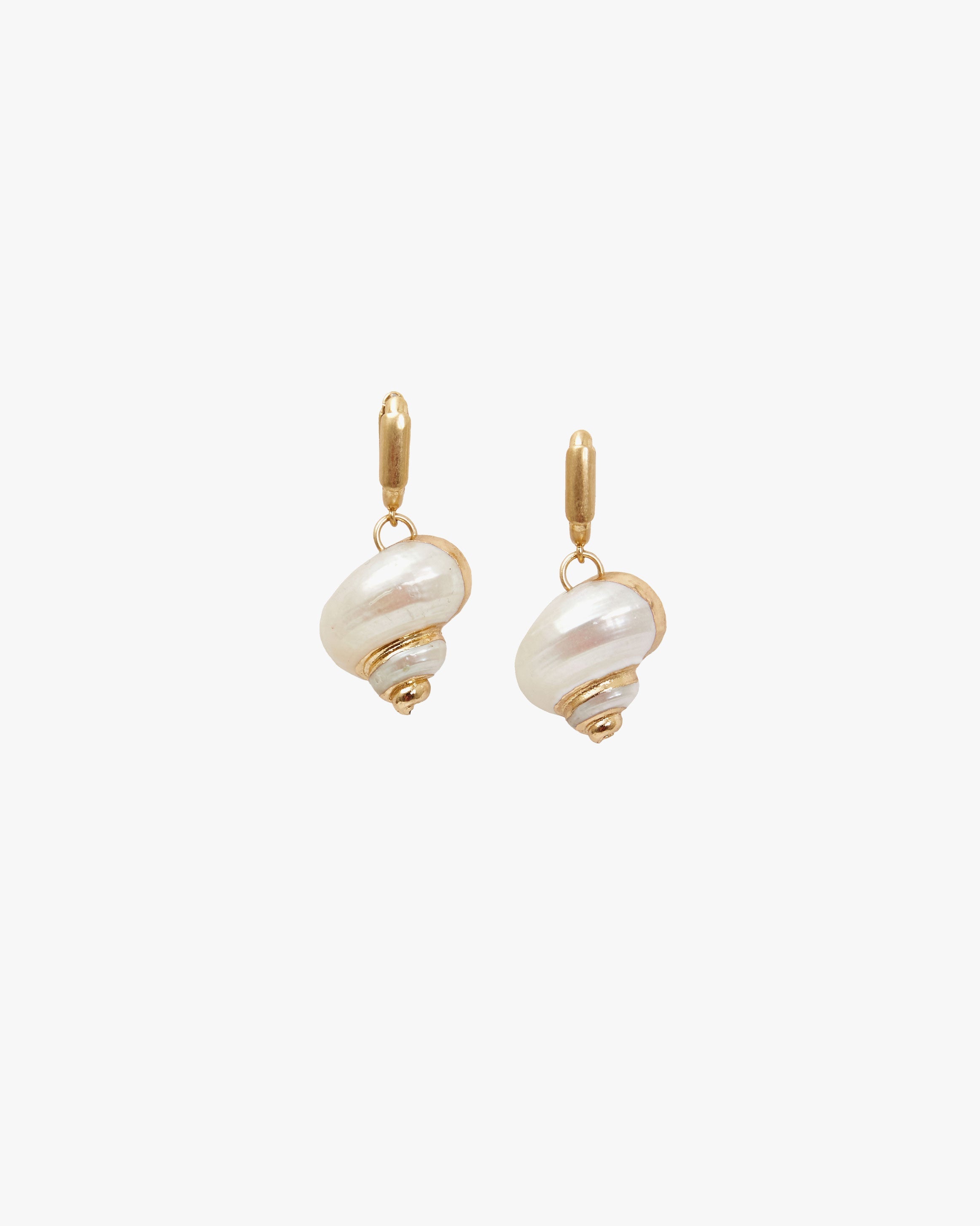 Shell Le Link Huggie Earrings