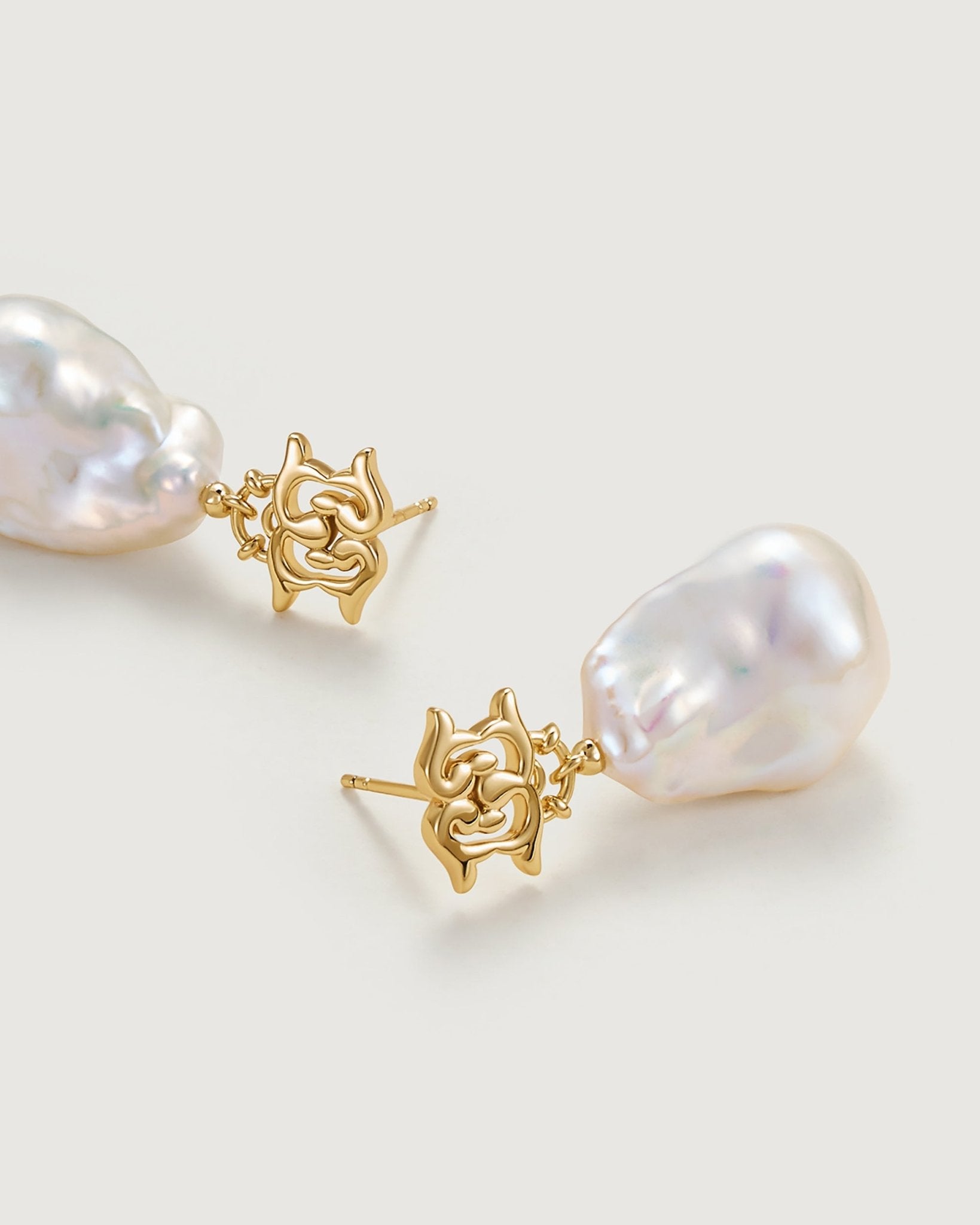 arabesque-drop-earring-146448_a669587b-d54d-413d-bf69-c148cfc8ab19.jpg