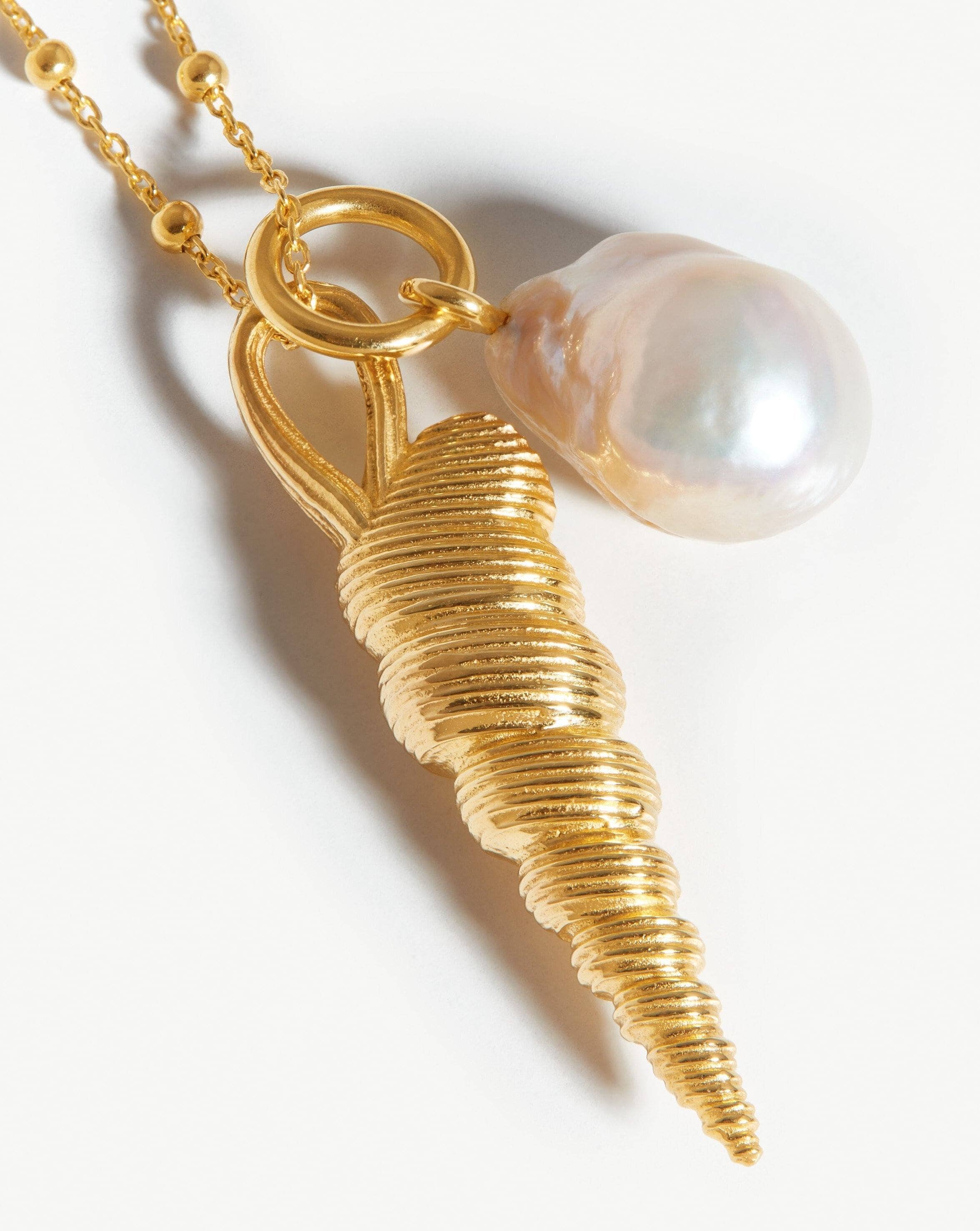 Baroque Pearl & Spiral Shell Pendant Necklace | 18k Gold Plated/Pearl