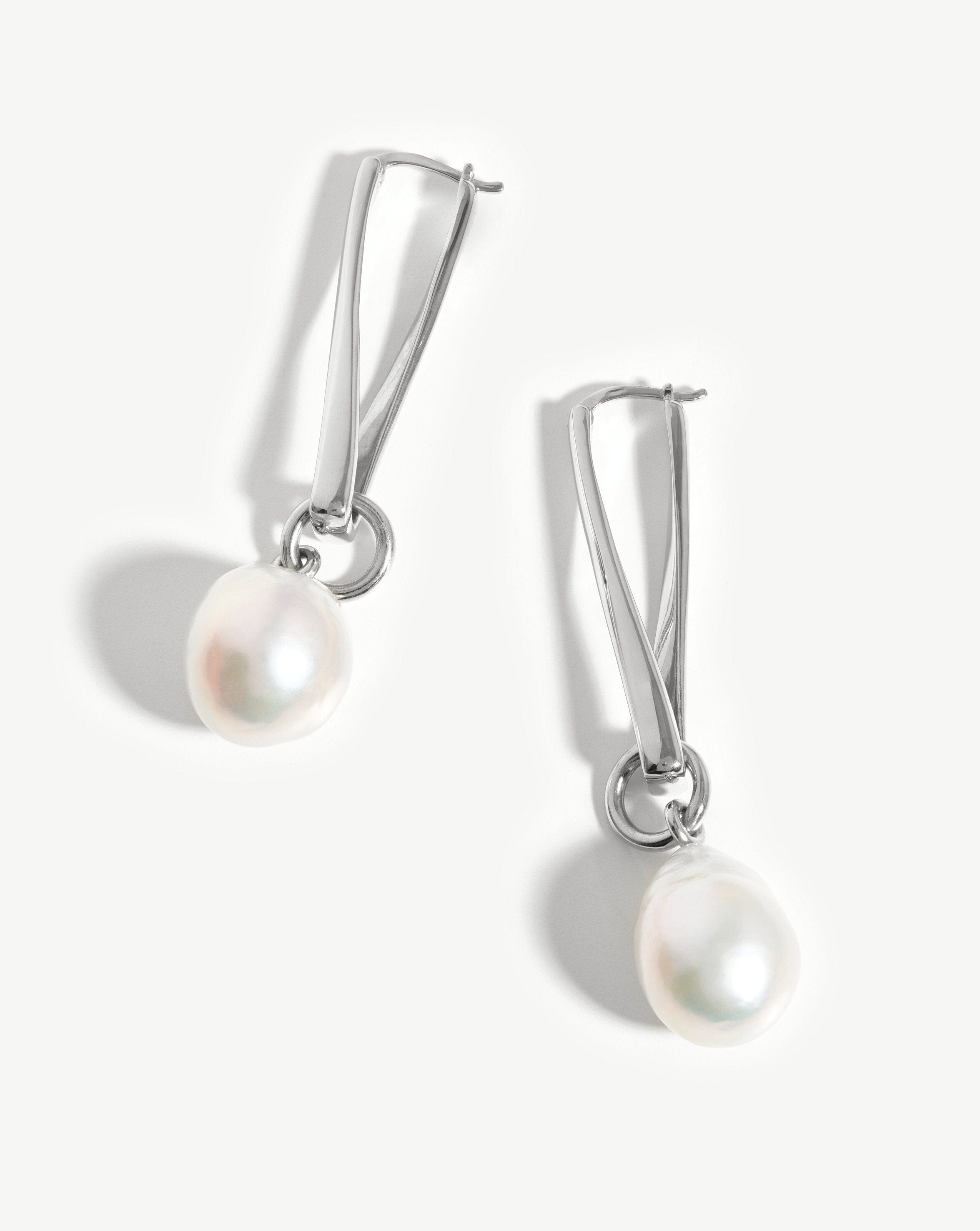 baroque-pearl-twisted-drop-earrings-silver-platedpearl-earrings-missoma-228199.jpg