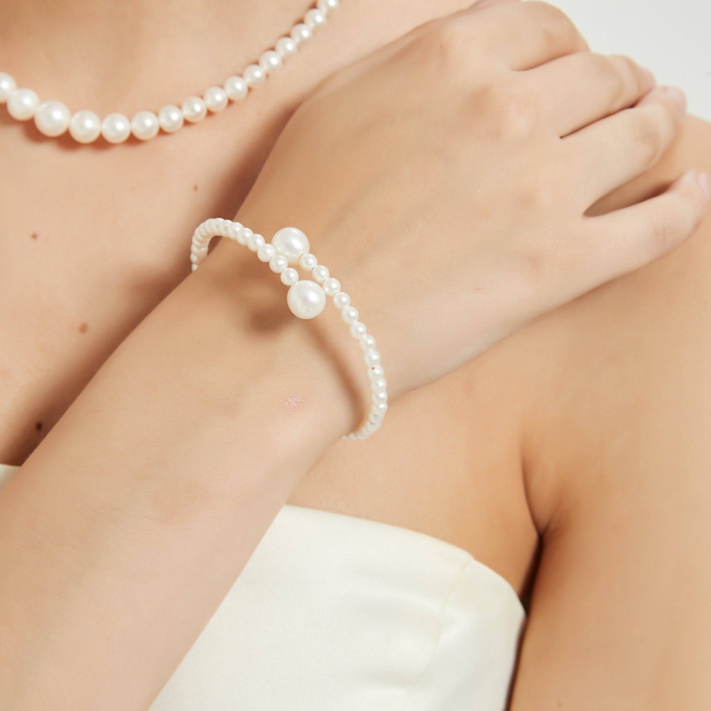 White Freshwater Pearl Bracelet with Timeless Design