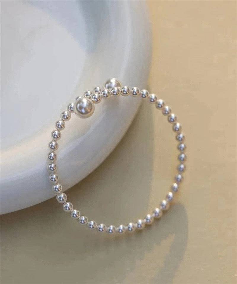 White Freshwater Pearl Bracelet with Timeless Design