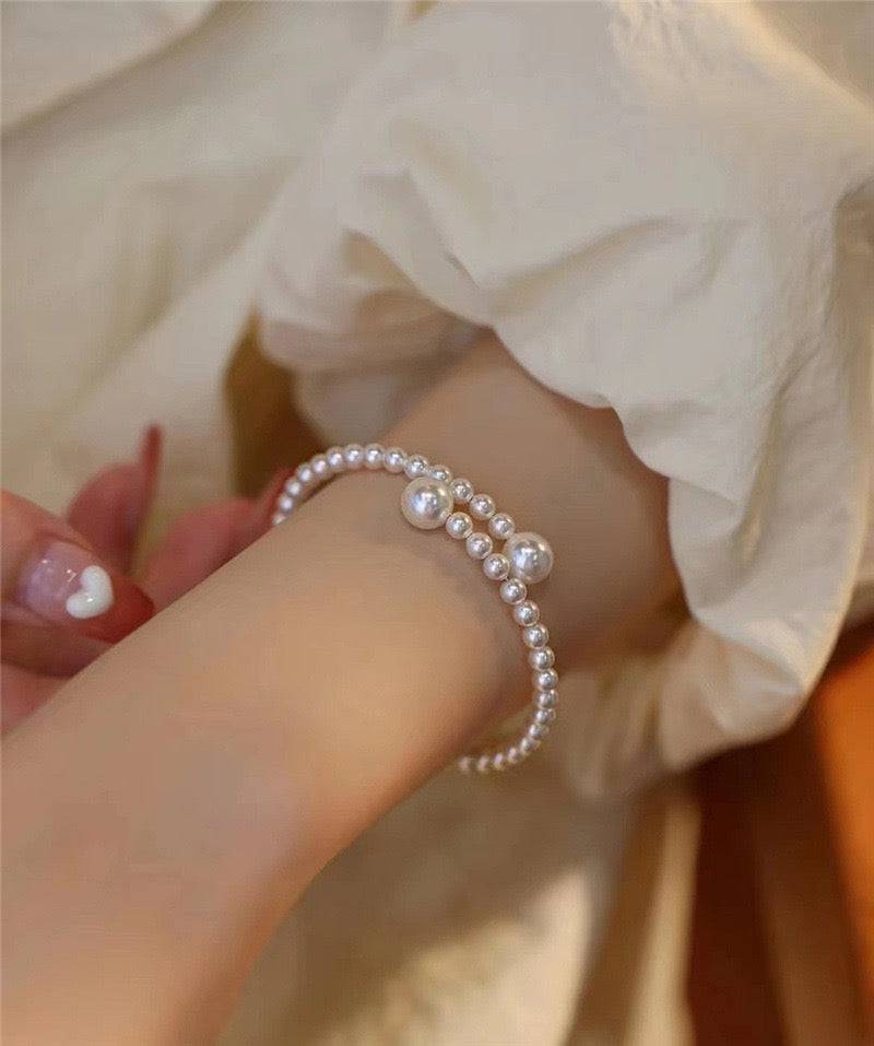 White Freshwater Pearl Bracelet with Timeless Design