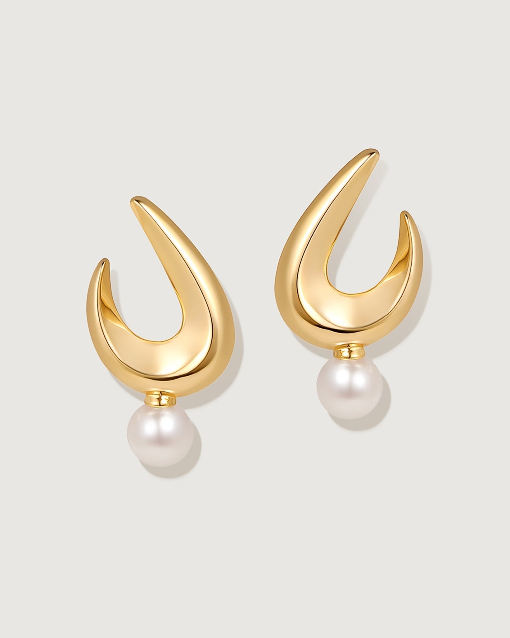 dynamic-pearl-earring-236594_dd56fcd1-f839-4573-824f-2f1240a66166.jpg