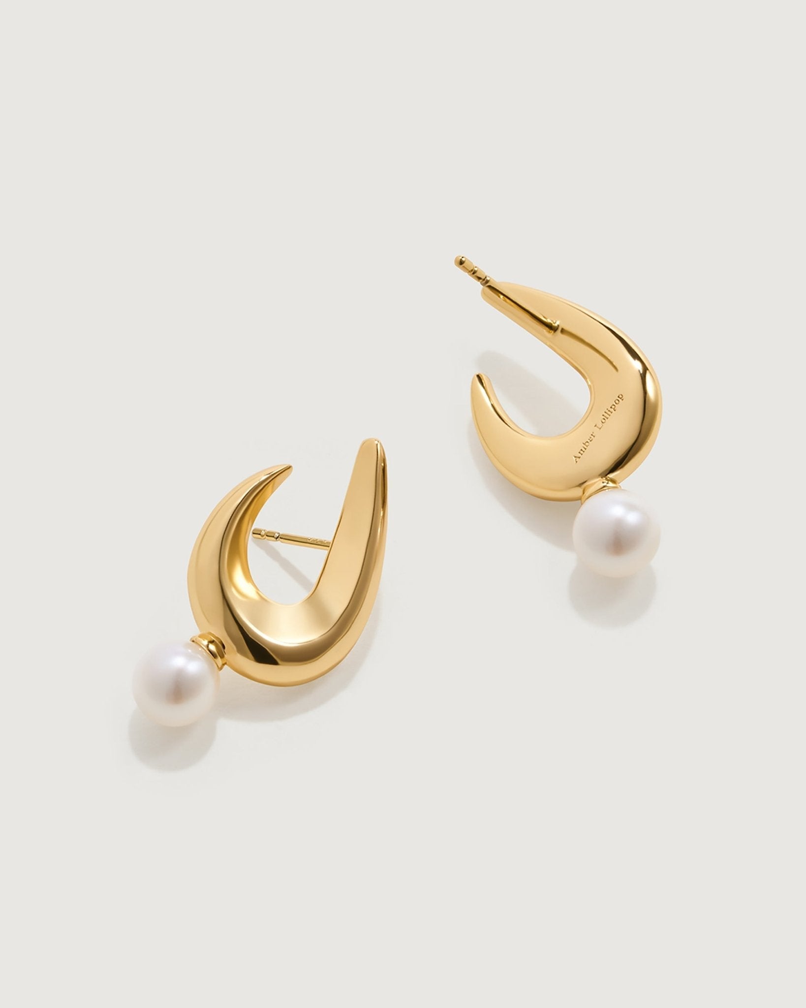 dynamic-pearl-earring-681184_ada4c635-881c-4e6b-bf5e-1a1083e5880b.jpg