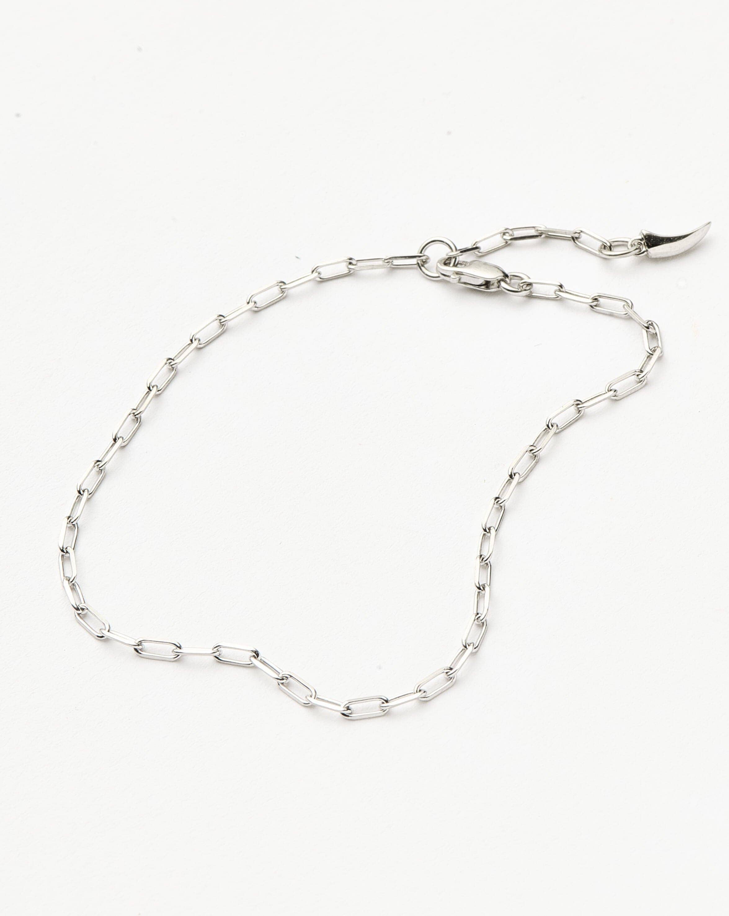 fine-classic-paperclip-chain-bracelet-14k-solid-white-gold-bracelets-missoma-465042_3f6d054a-9038-460c-833d-35ae524db345.jpg