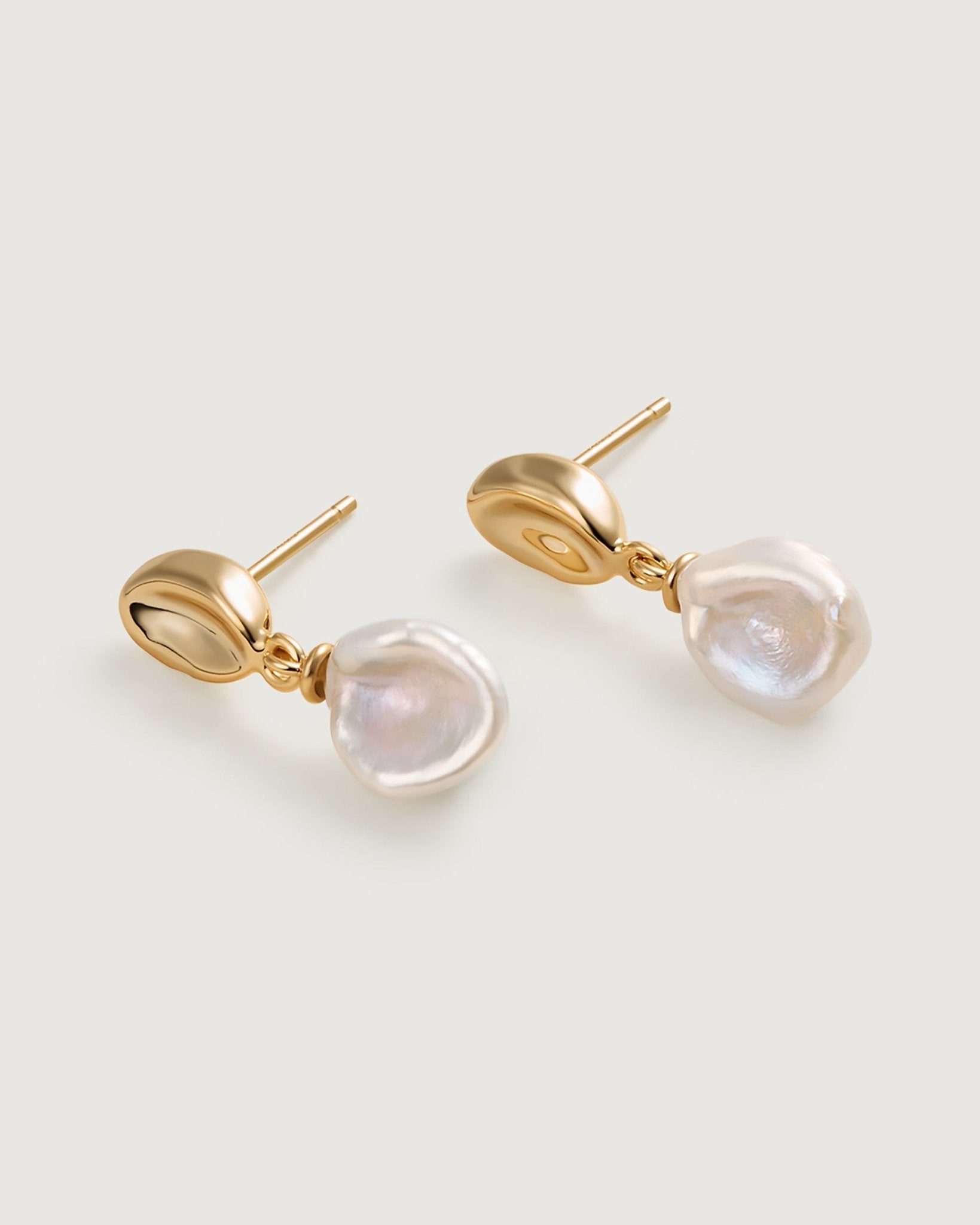 floriography-lilac-pearl-earring-622910_fa9d6f09-4b5a-400f-8b69-9f1118f7d00c.jpg