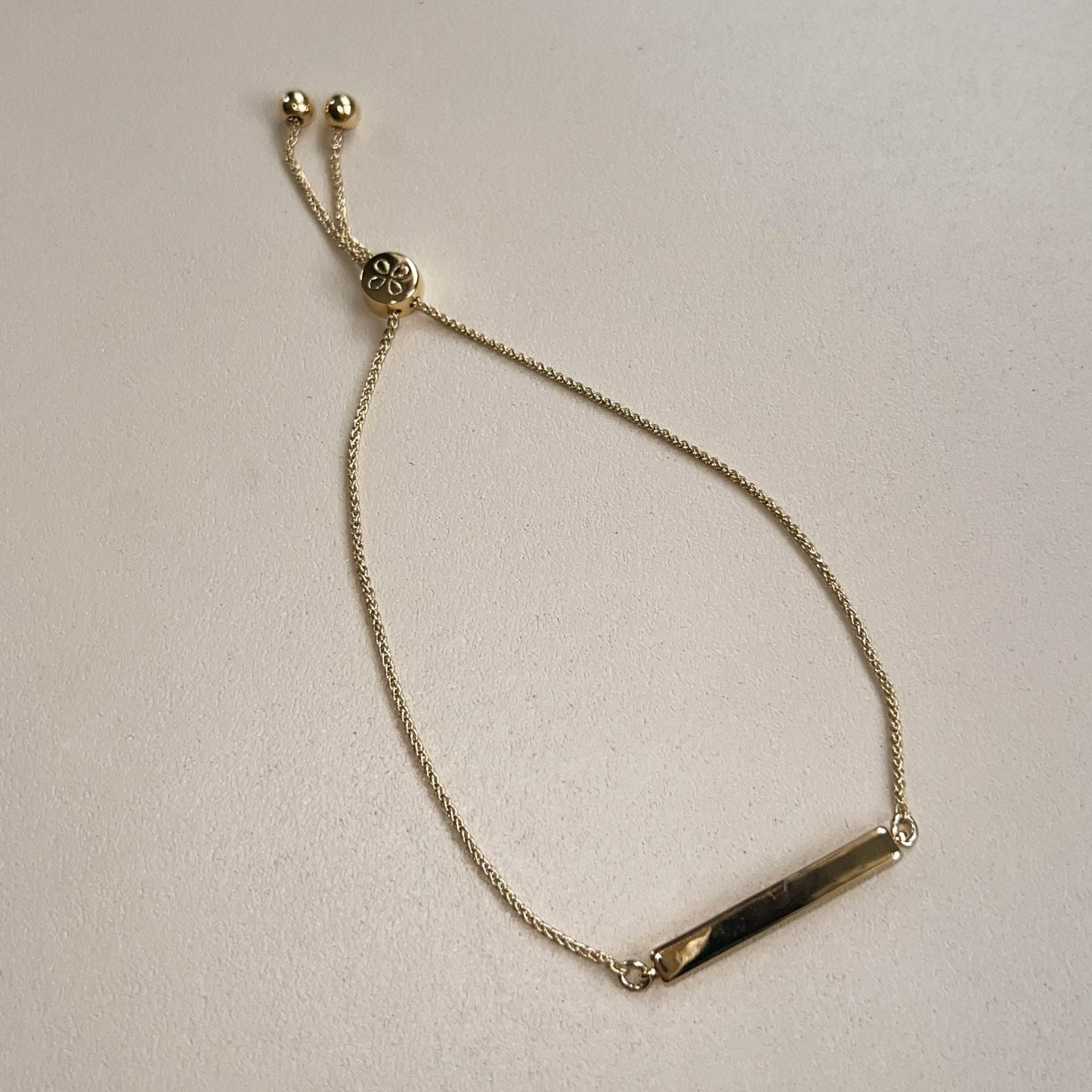 Elegant Gold Bar Bolo Bracelet Design