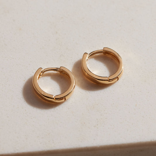 Essential Gold Huggie Earrings for Everyday Wear