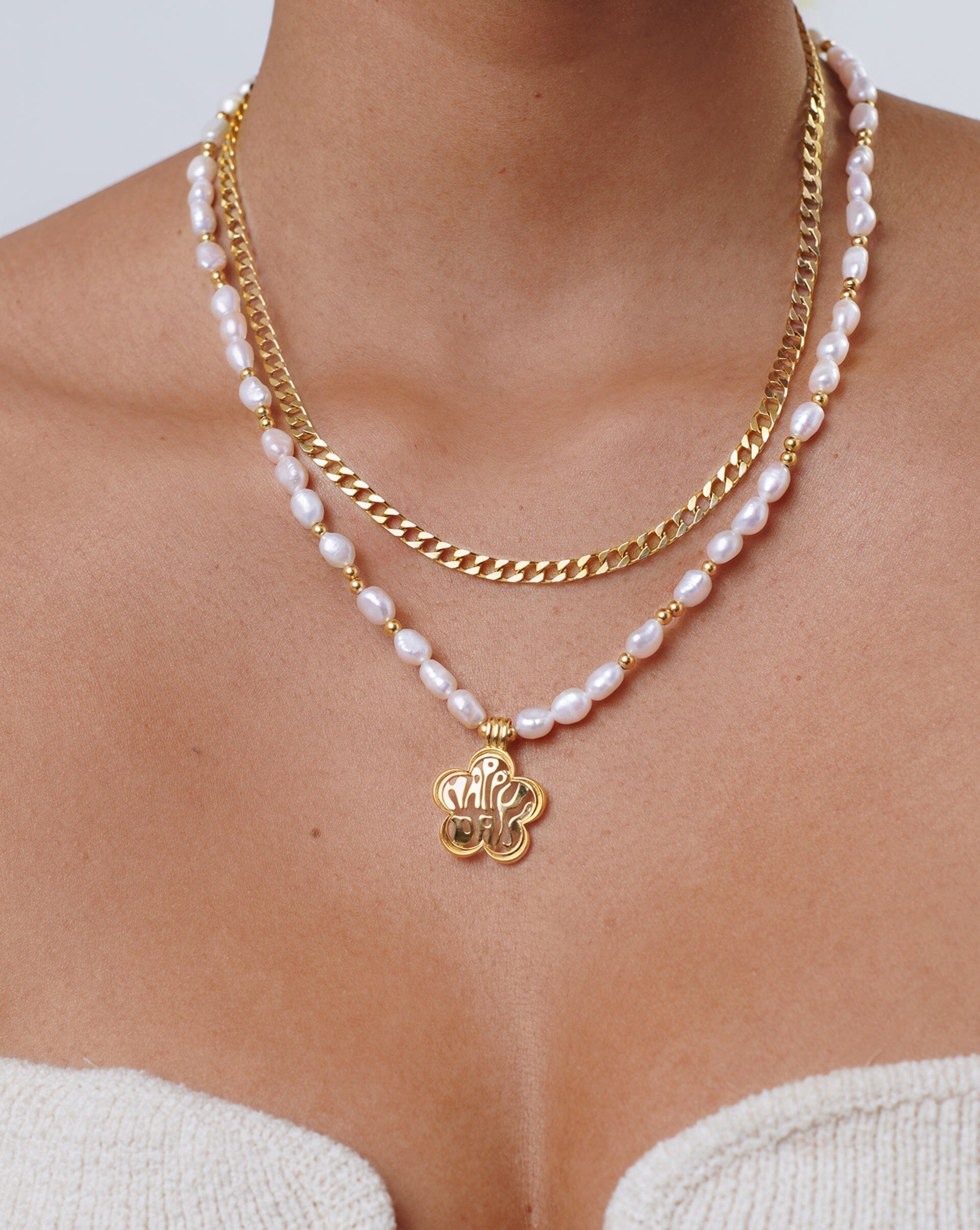 good-vibes-happy-days-flower-pendant-pearl-necklace-necklaces-missoma-884657.jpg