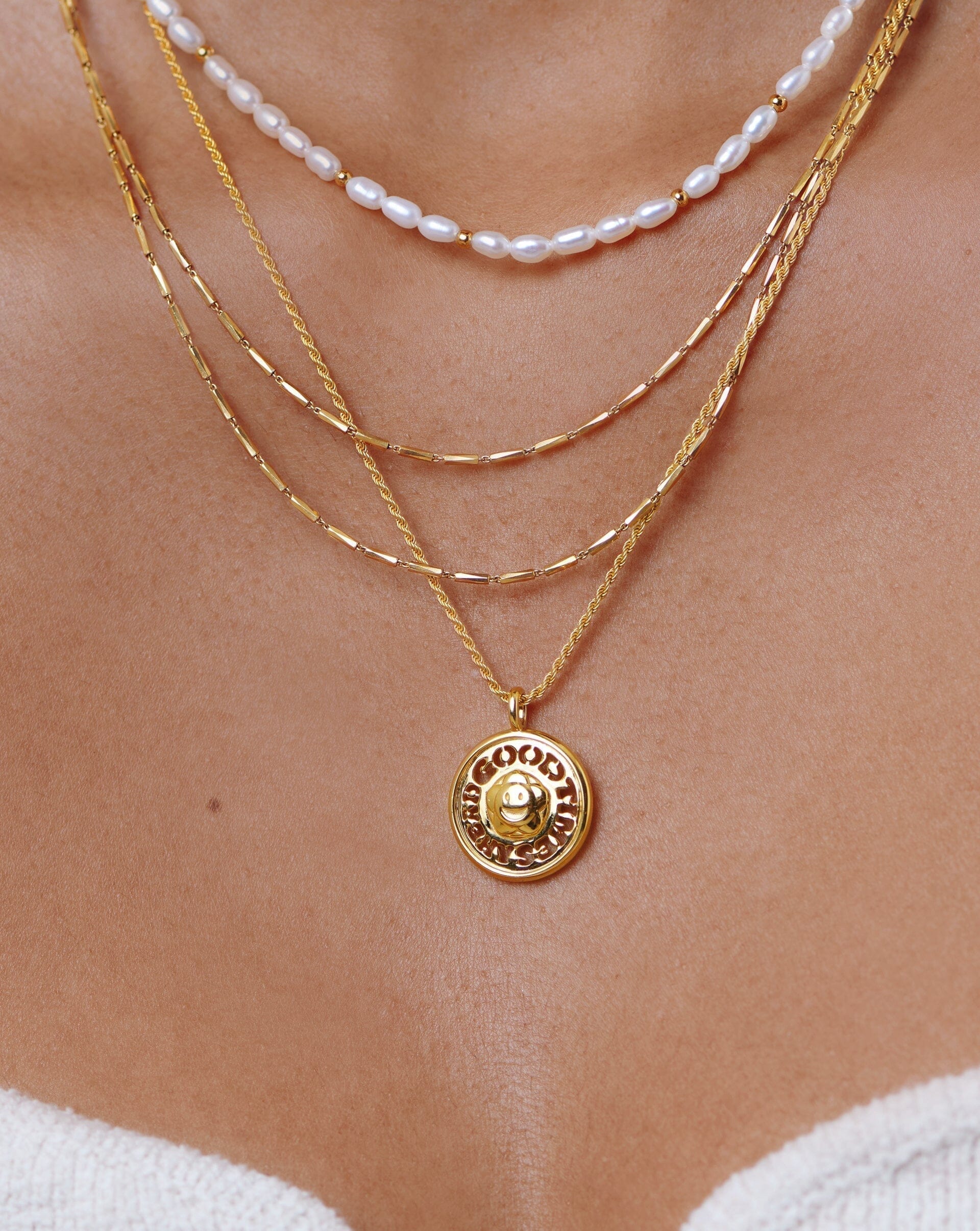 good-vibes-sunshine-medallion-pendant-necklace-necklaces-missoma-183836.jpg