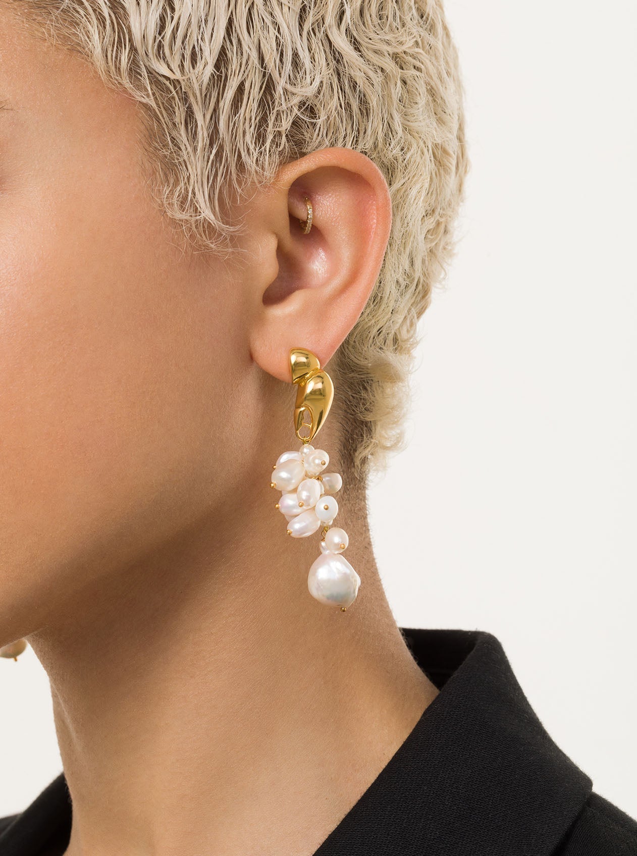 hera-pearl-earrings-331497.jpg