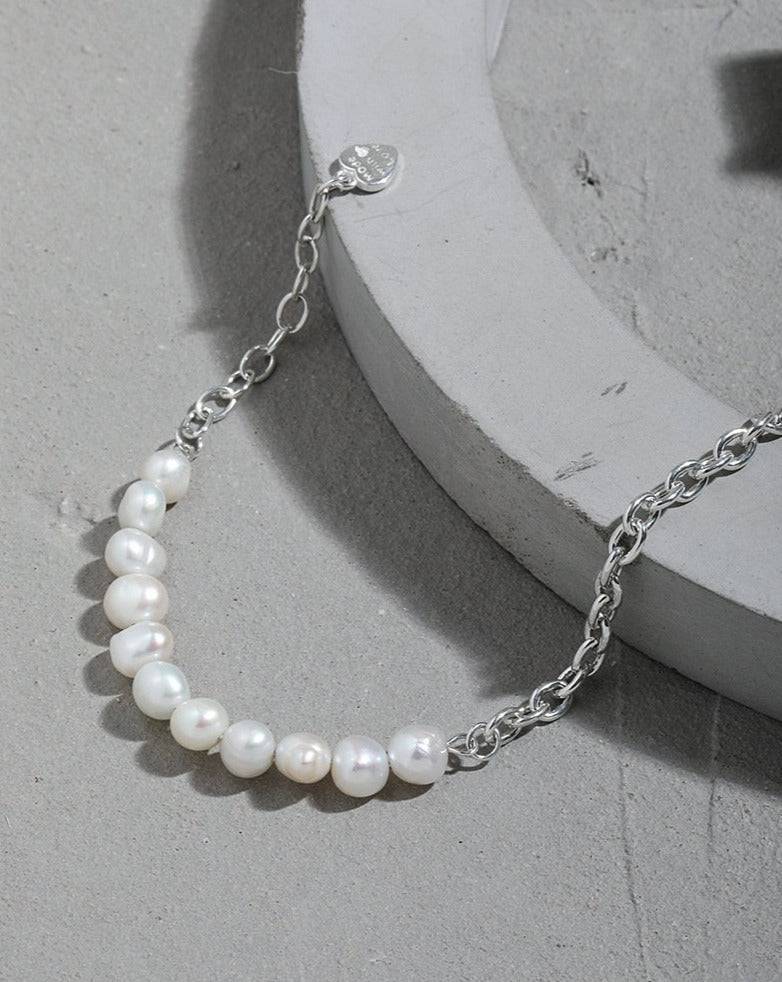 Pearl Beaded Bracelet with Chain Design