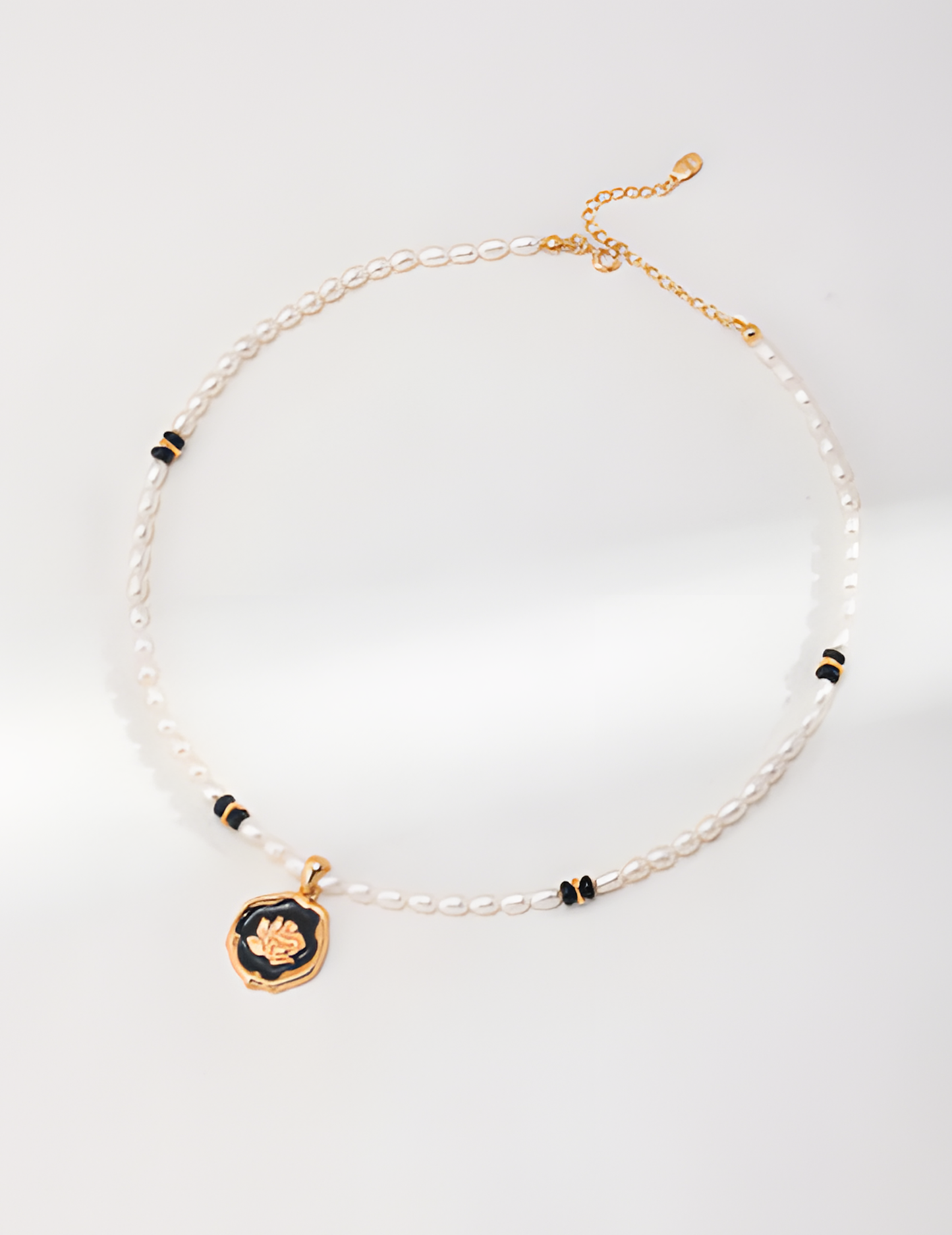 Exquisite Pearl and Agate Necklace 1