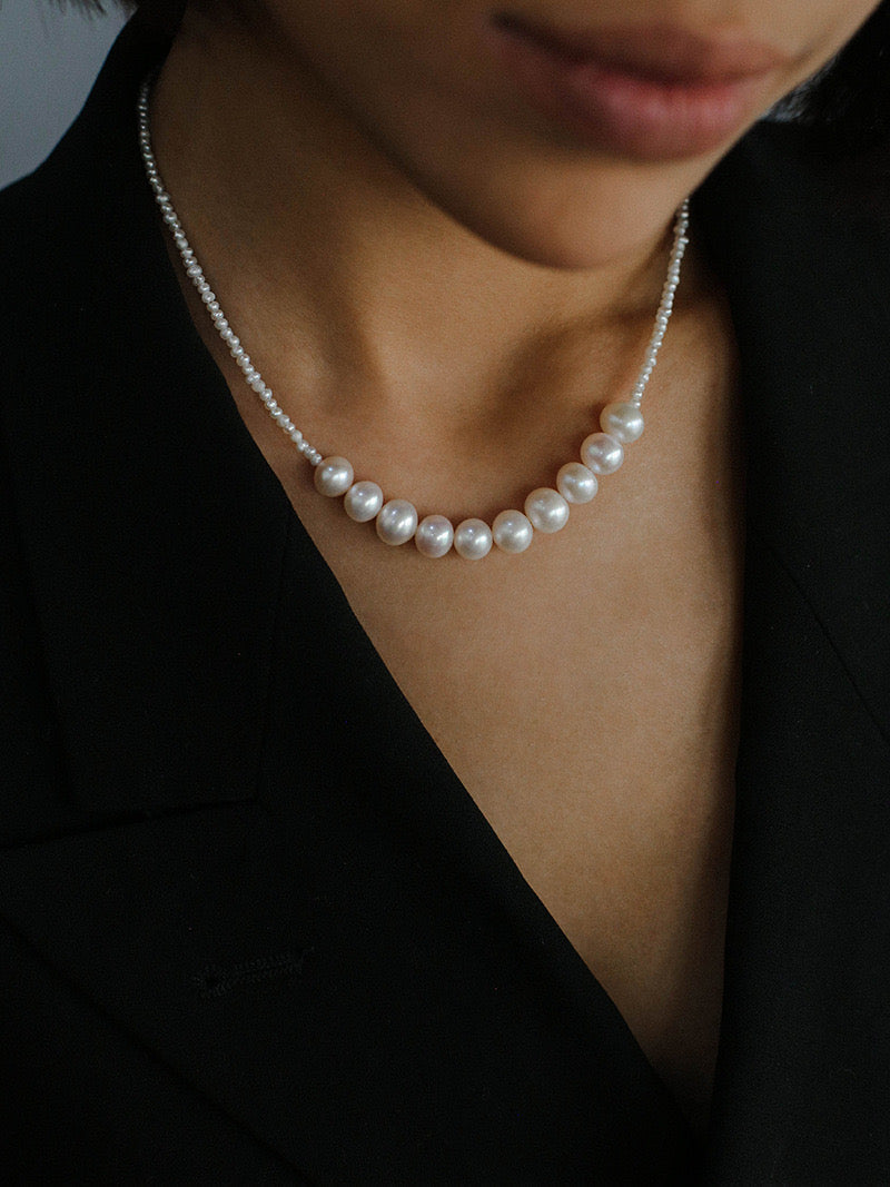 Elegant Pearls Beaded Pendant Necklace Design