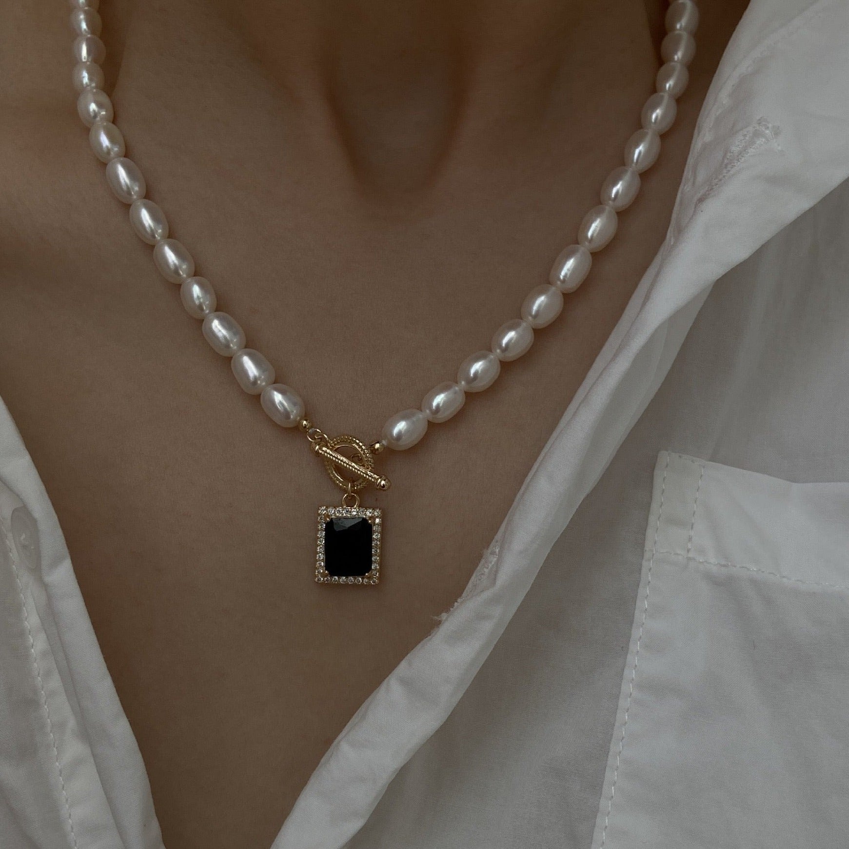 Black Bella Square Pendant Pearl Necklace