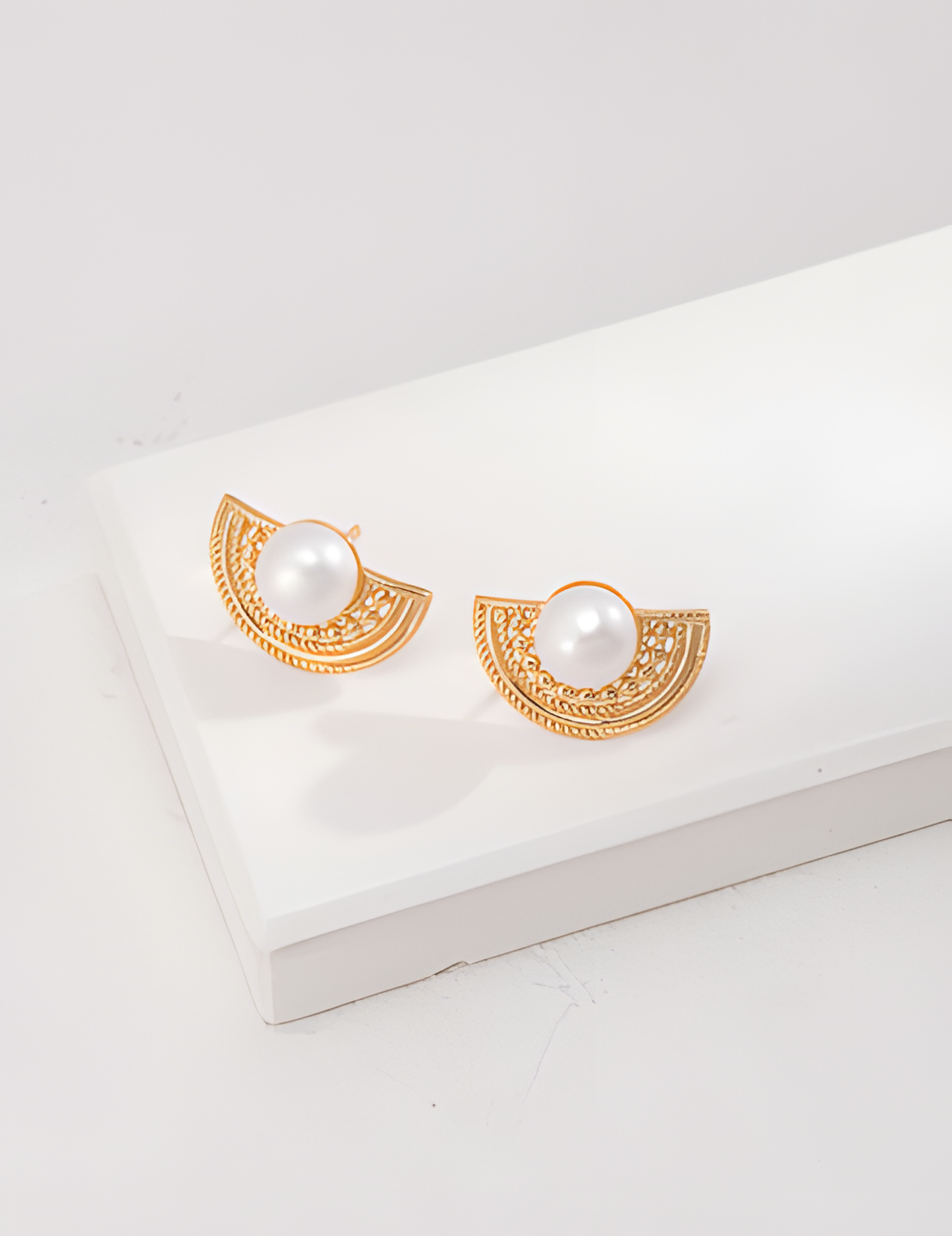 Golden Semicircular Earrings with Elegant Design 1