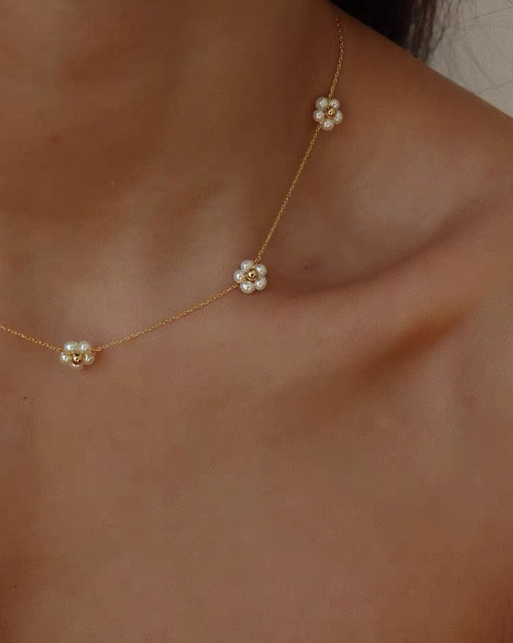 Daisy Delight Pearl Necklace