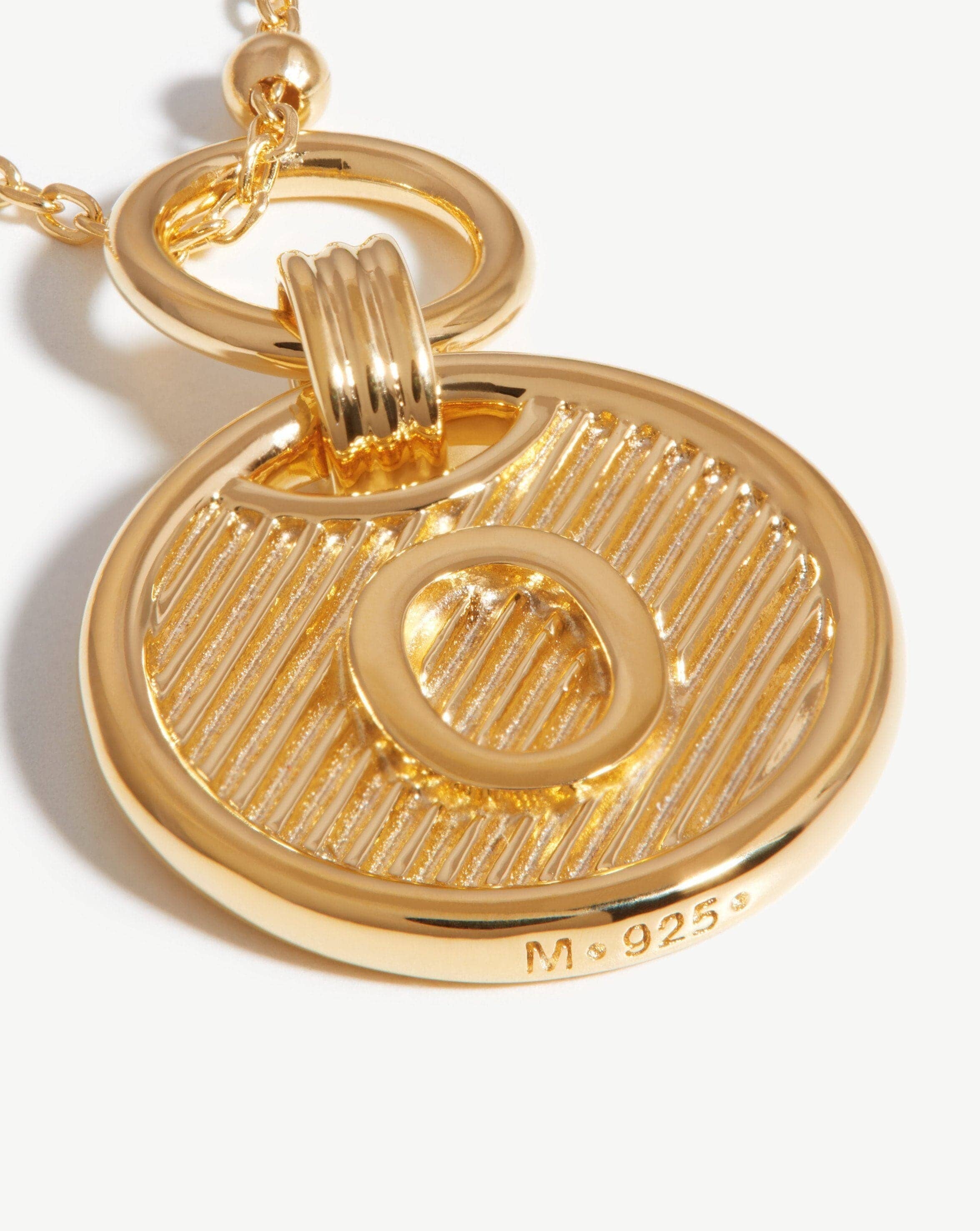 initial-pendant-necklace-initial-o-18ct-gold-plated-vermeil-necklaces-missoma-884338.jpg