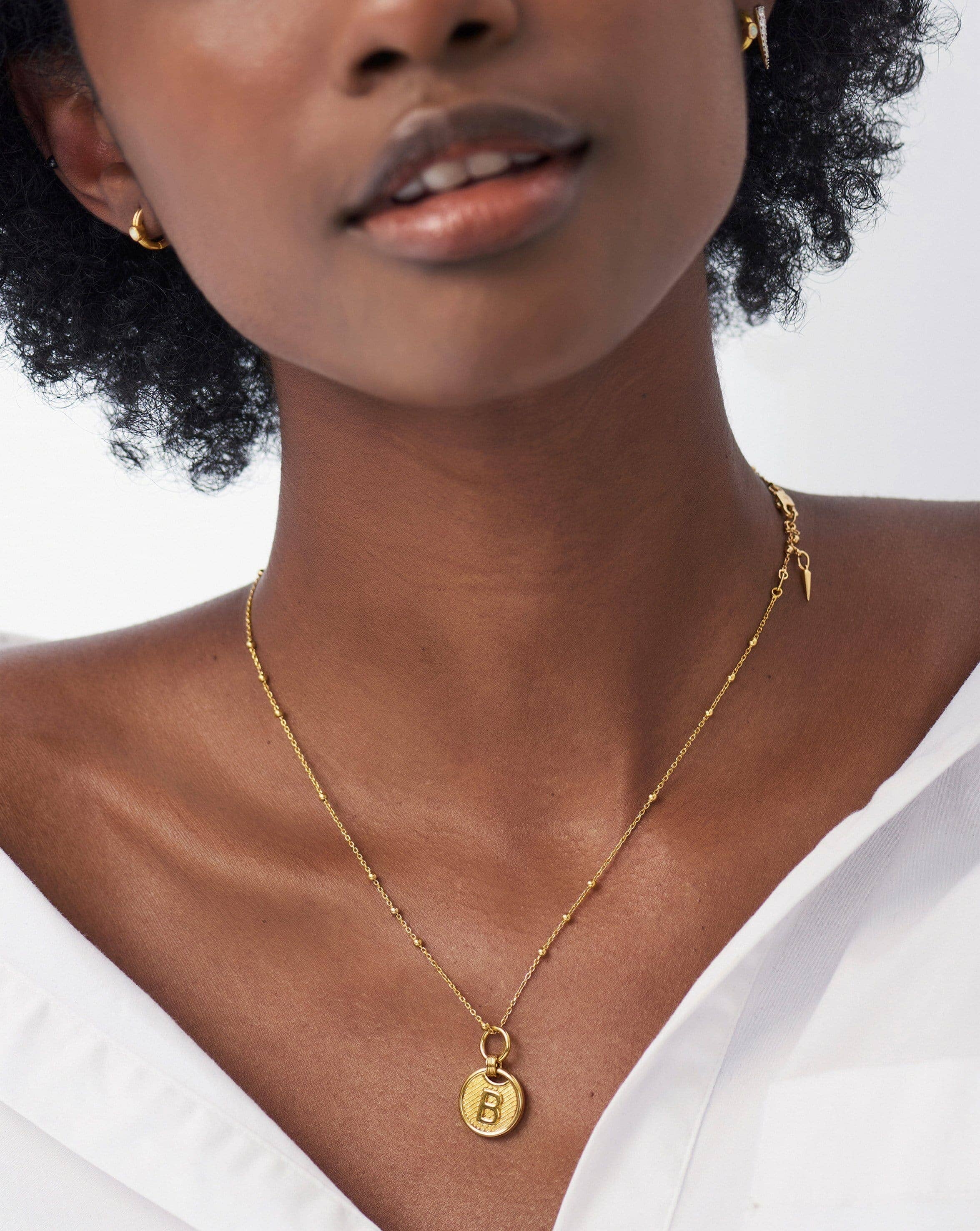 initial-pendant-necklace-initial-q-18ct-gold-plated-vermeil-necklaces-missoma-748864.jpg