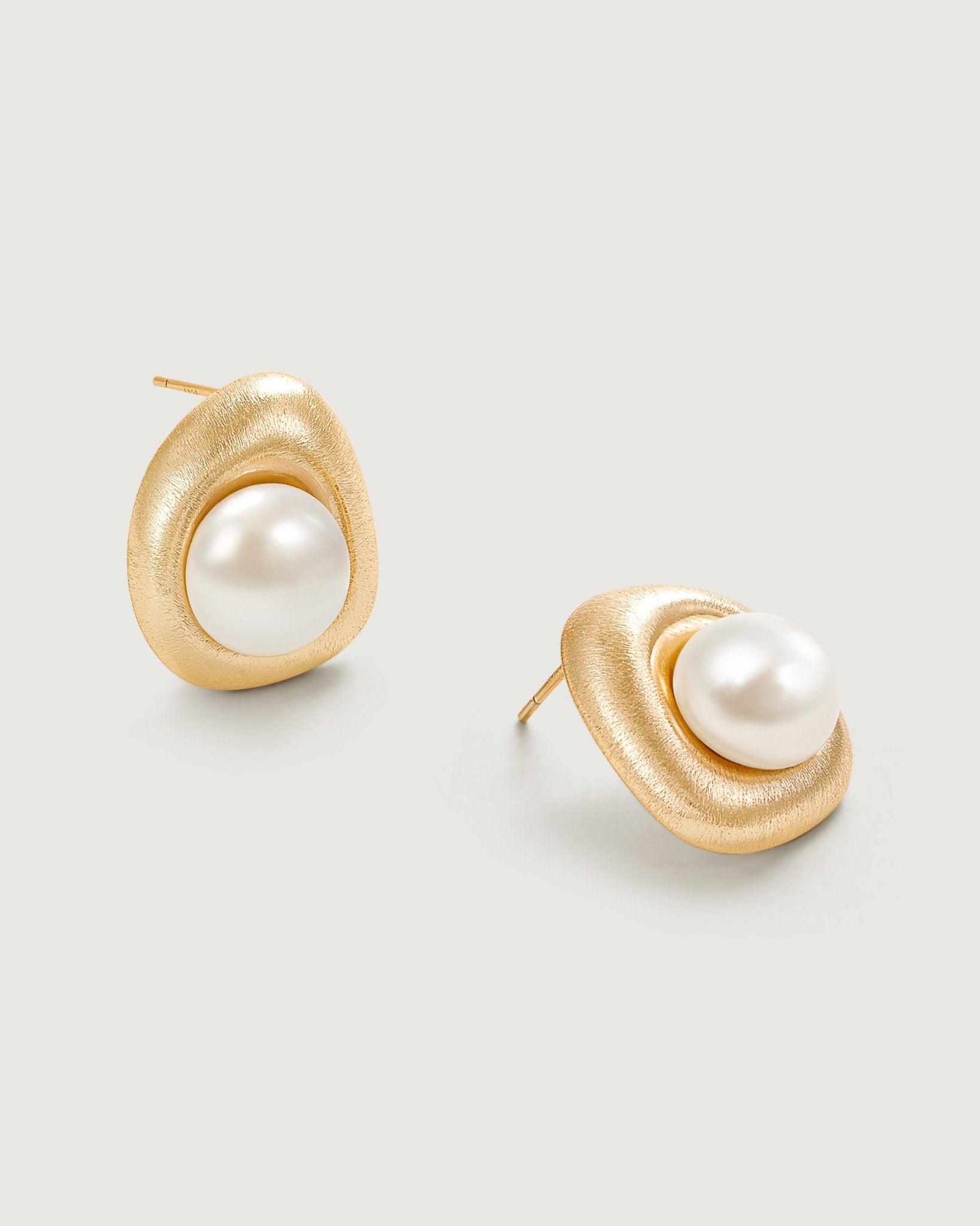 island-pearl-earring-332686_9c4444b7-a8c4-4a3e-9e9b-2e0b38784846.jpg